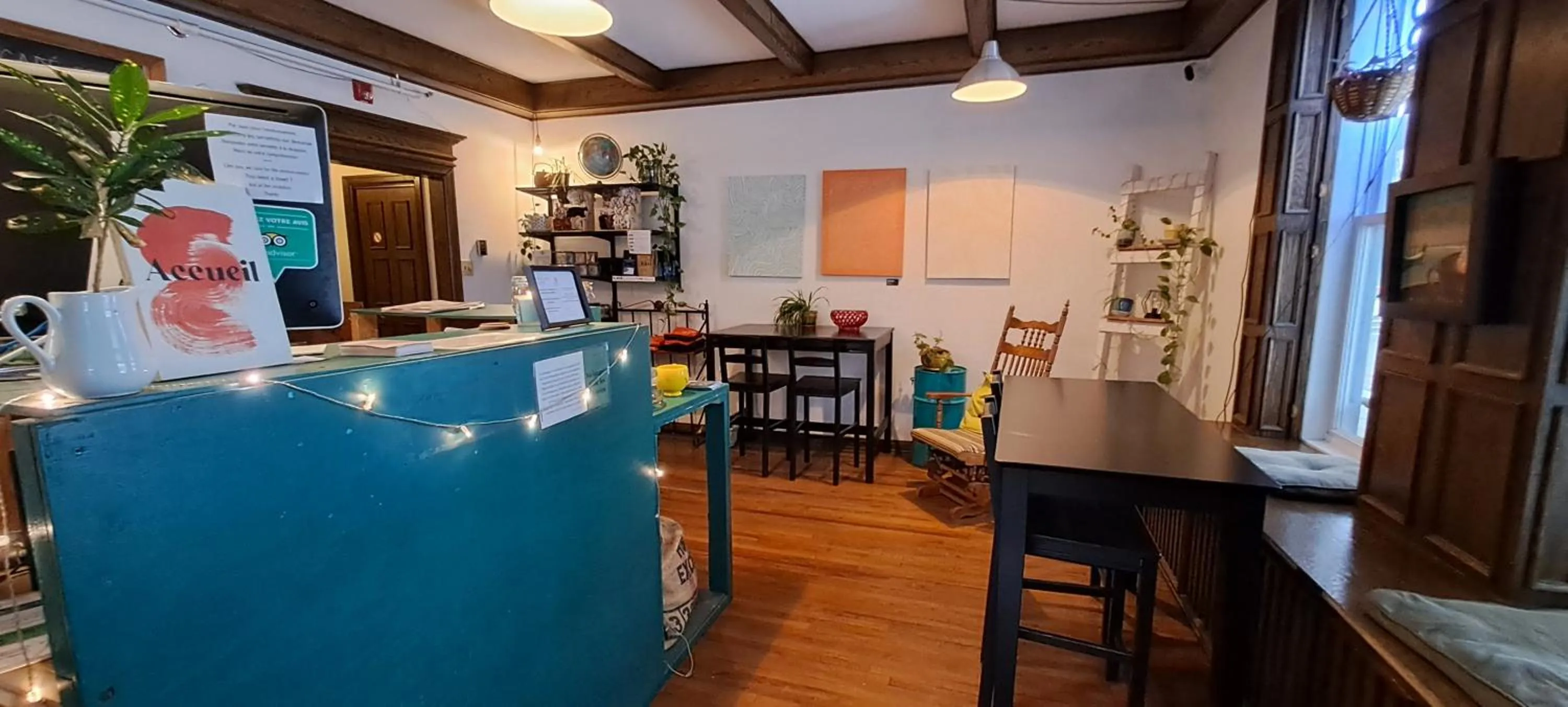 Restaurant/places to eat in Auberge de Jeunesse Magog-Orford Hostel