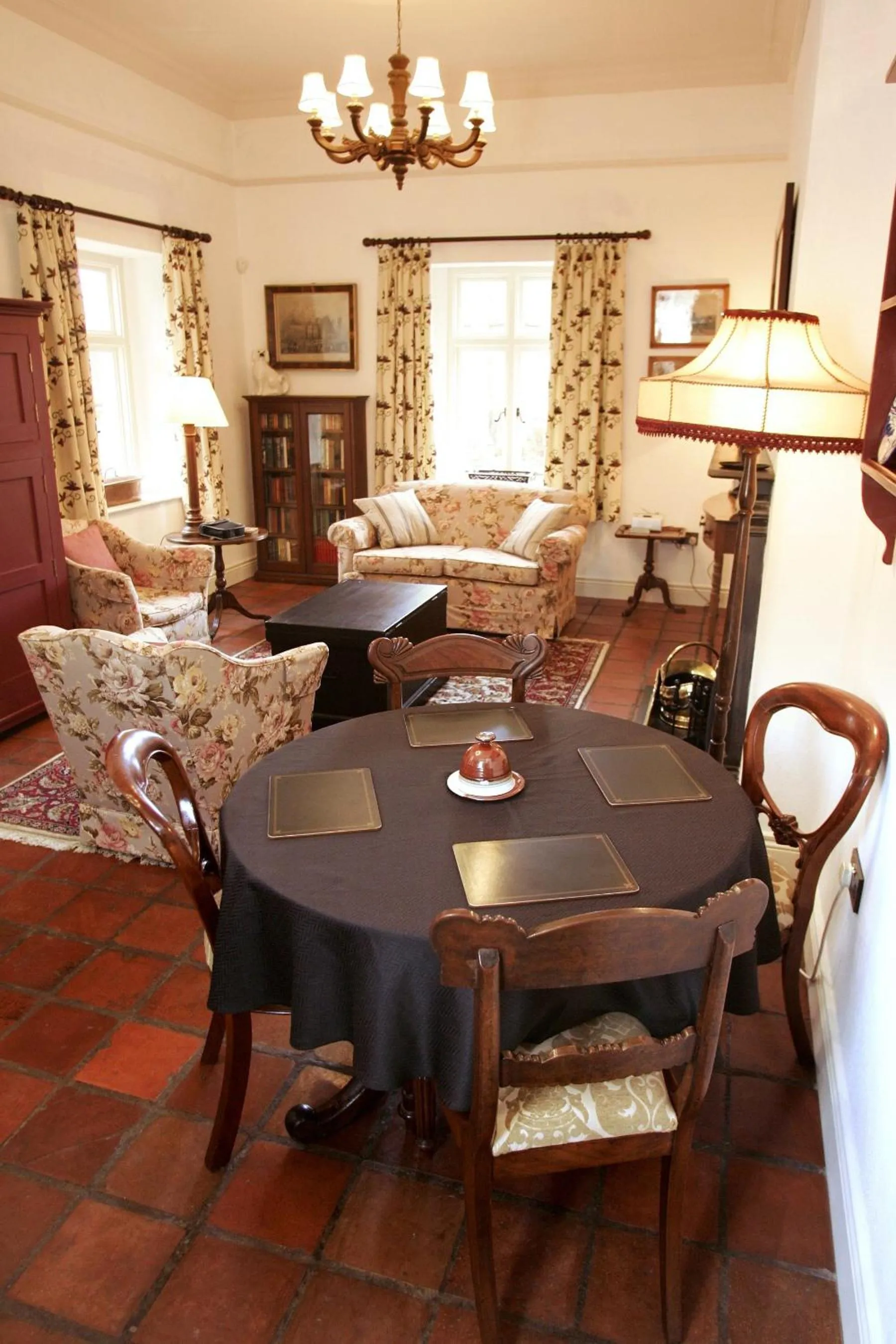 Dining area in Triumphal Arch Lodge