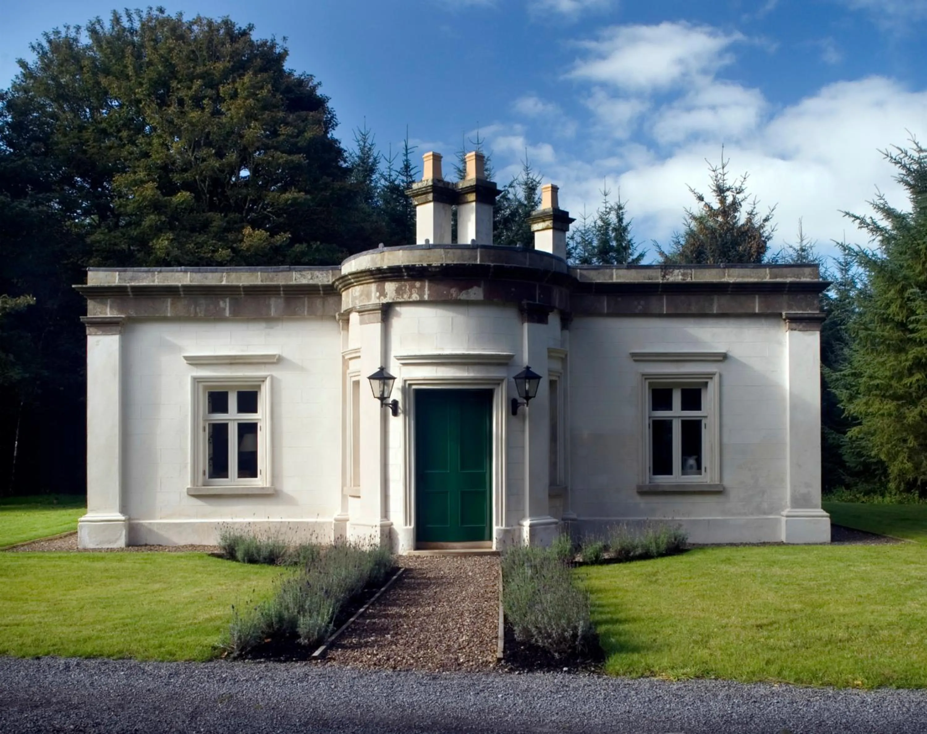 Facade/entrance in Triumphal Arch Lodge