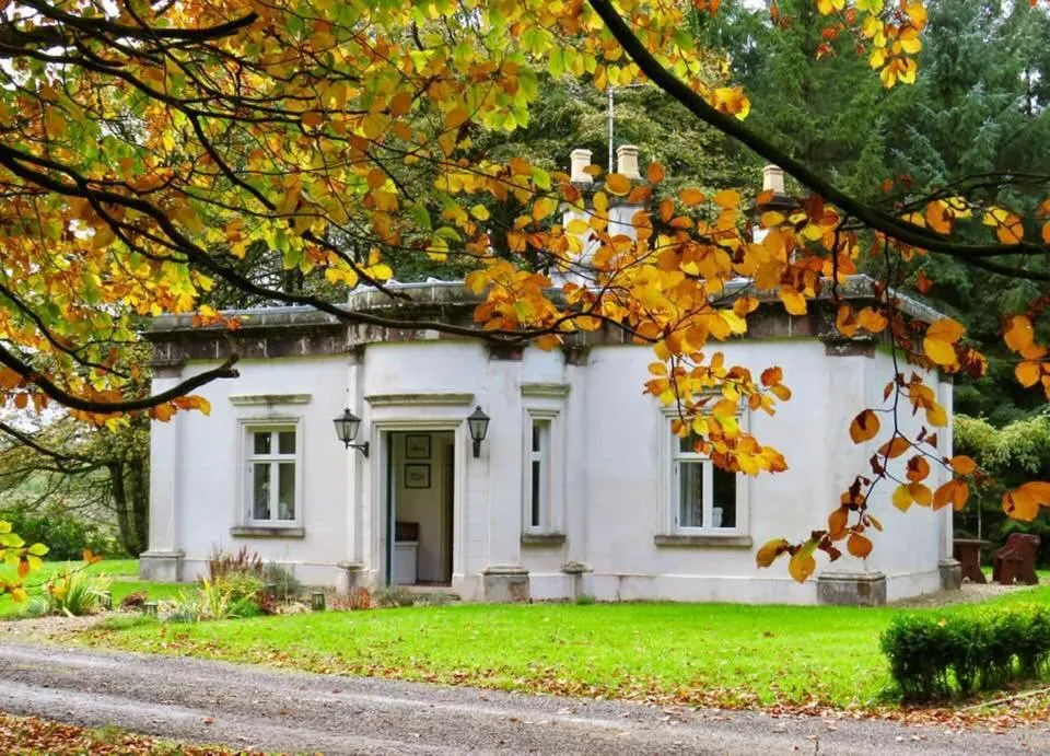 Triumphal Arch Lodge