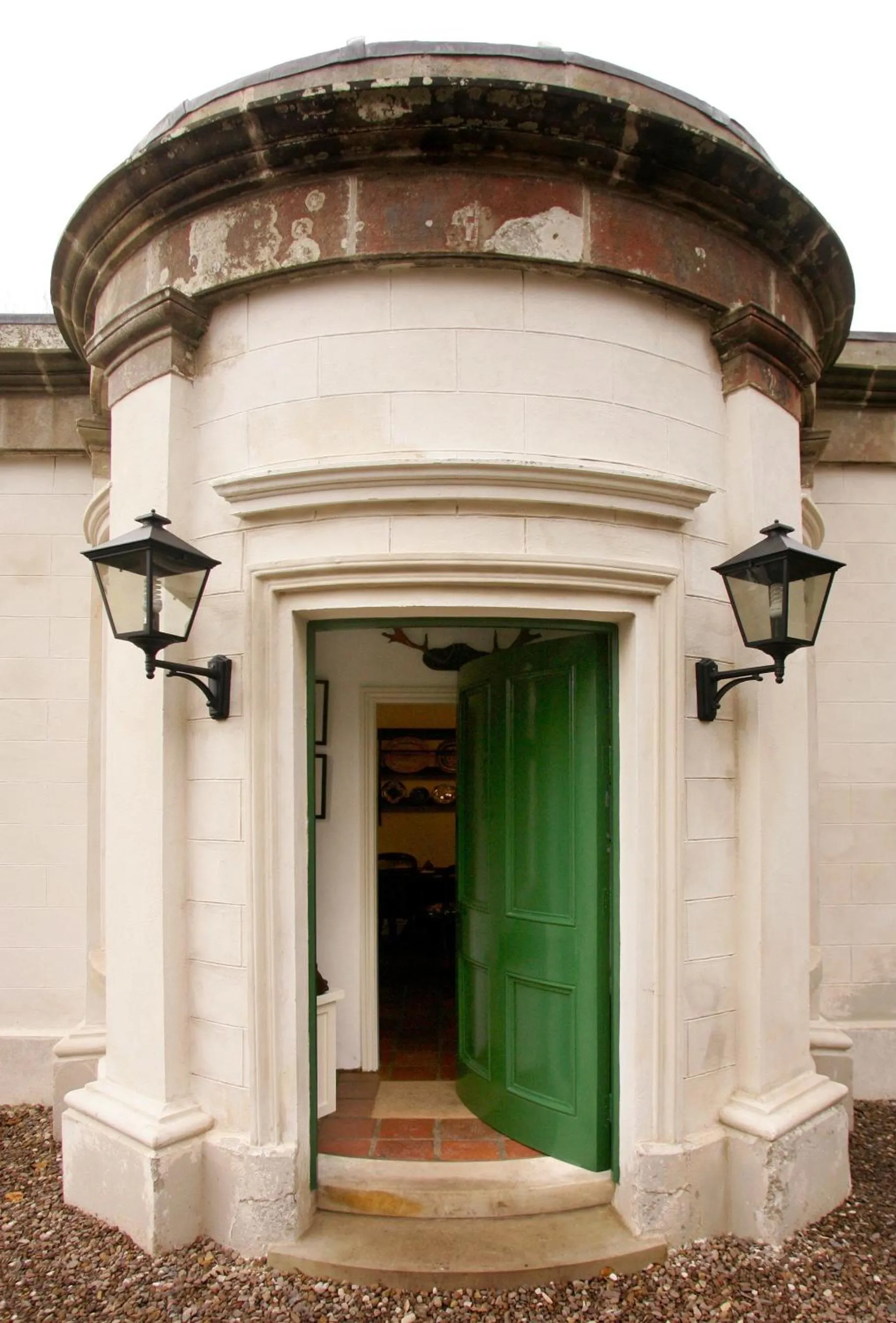 Property building in Triumphal Arch Lodge