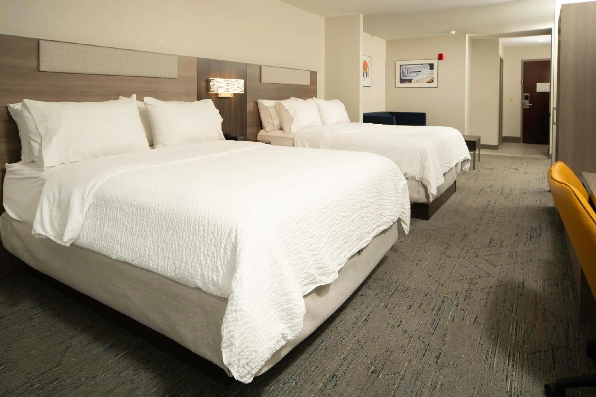 Photo of the whole room, Bed in Holiday Inn Express Hotel & Suites St. Charles by IHG