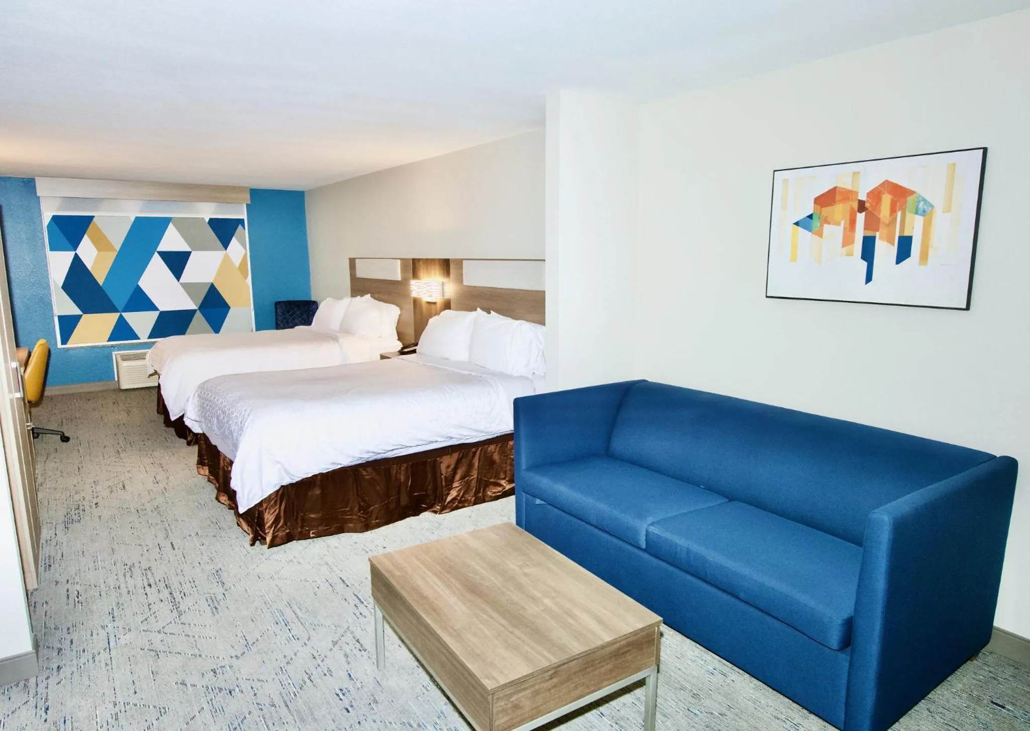 Photo of the whole room, Bed in Holiday Inn Express Hotel & Suites St. Charles by IHG