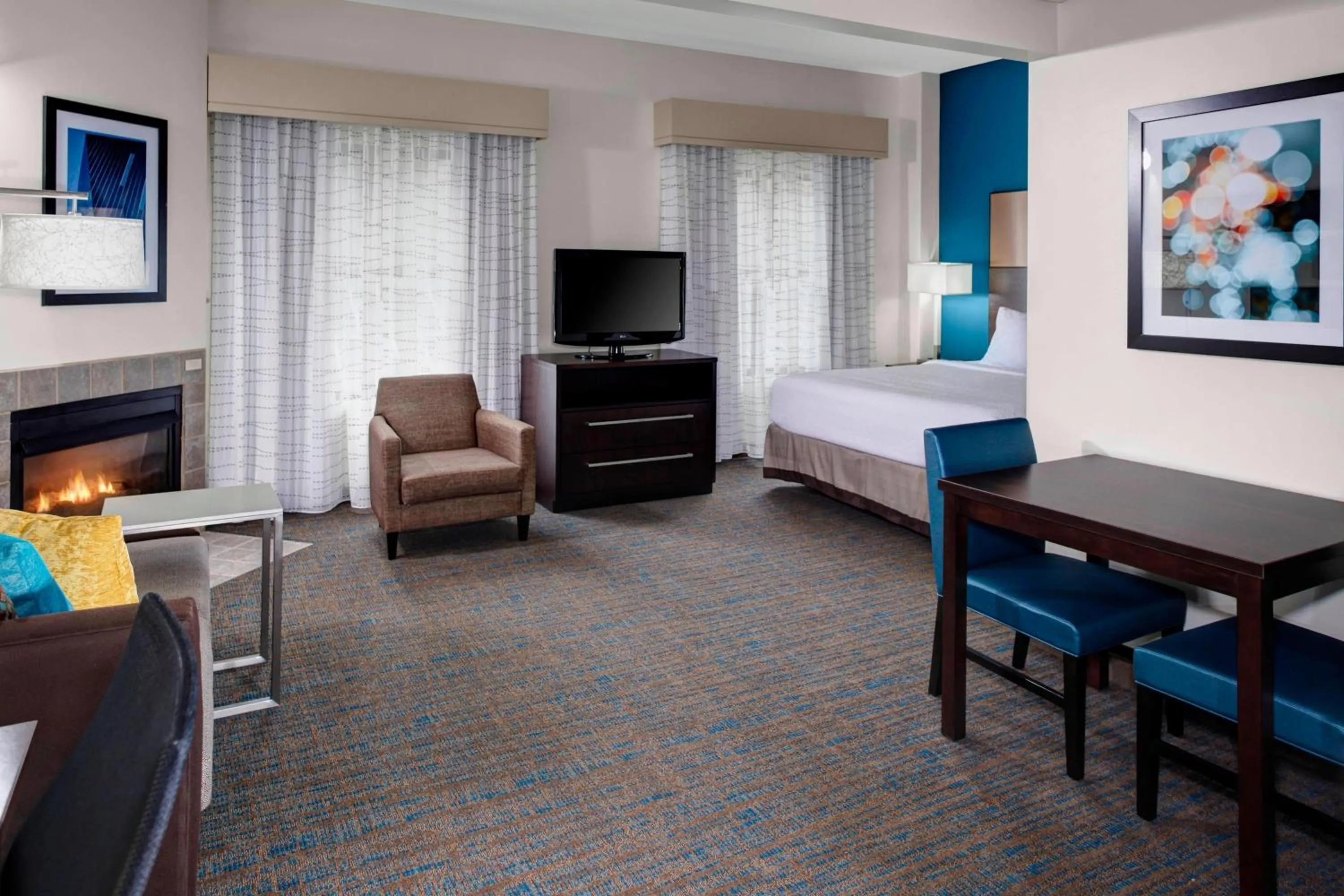 Living room, Bed in Residence Inn by Marriott Cleveland Downtown