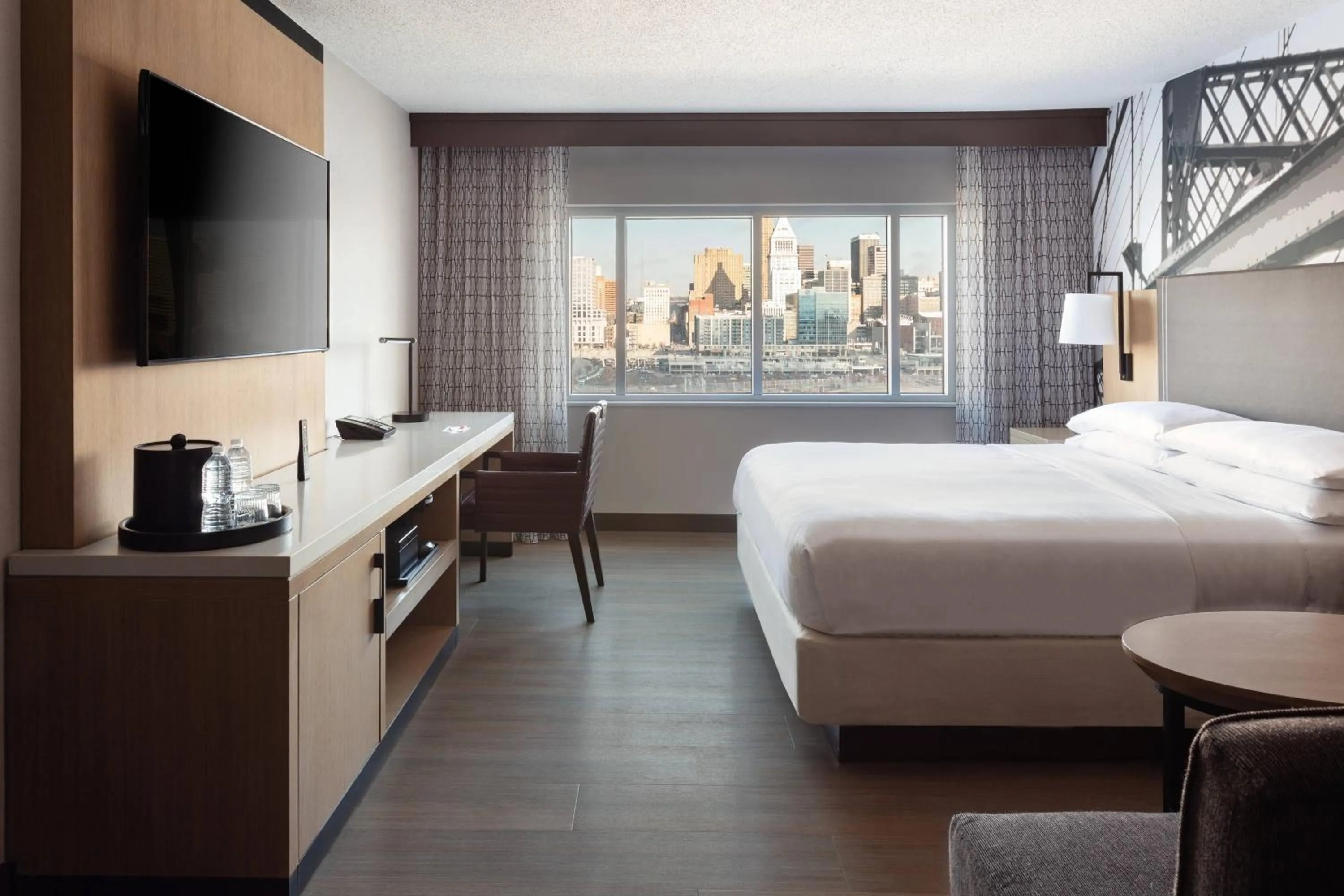 Photo of the whole room, Bed in Cincinnati Marriott at RiverCenter