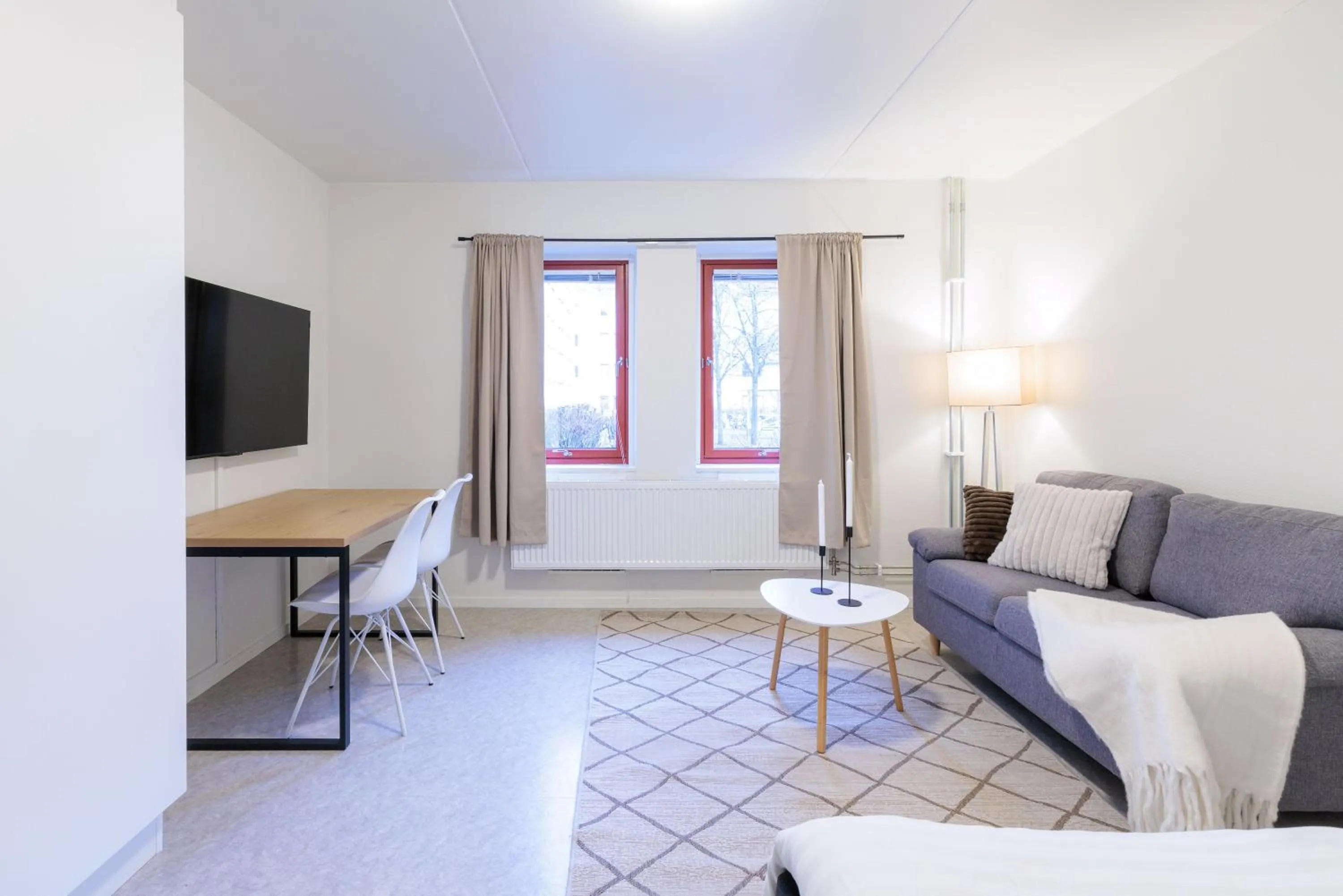 Easy Livin' Apartment Hotel