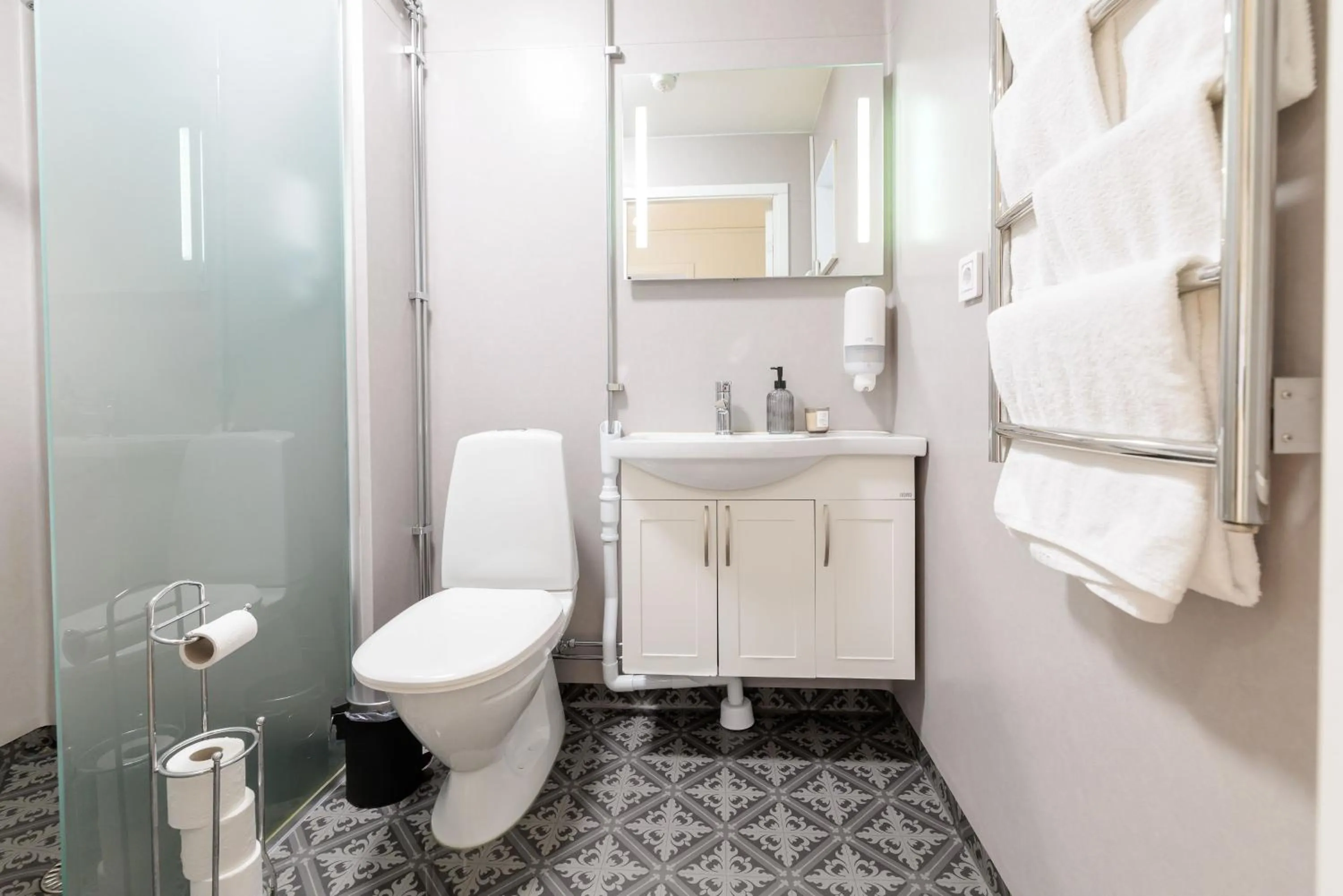 Bathroom in Easy Livin' Apartment Hotel