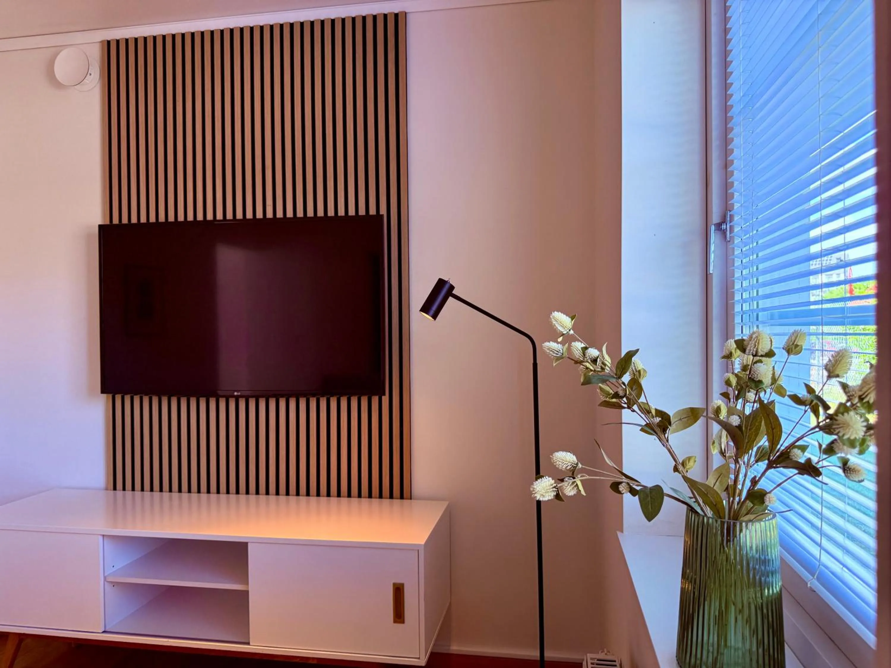 Easy Livin' Apartment Hotel