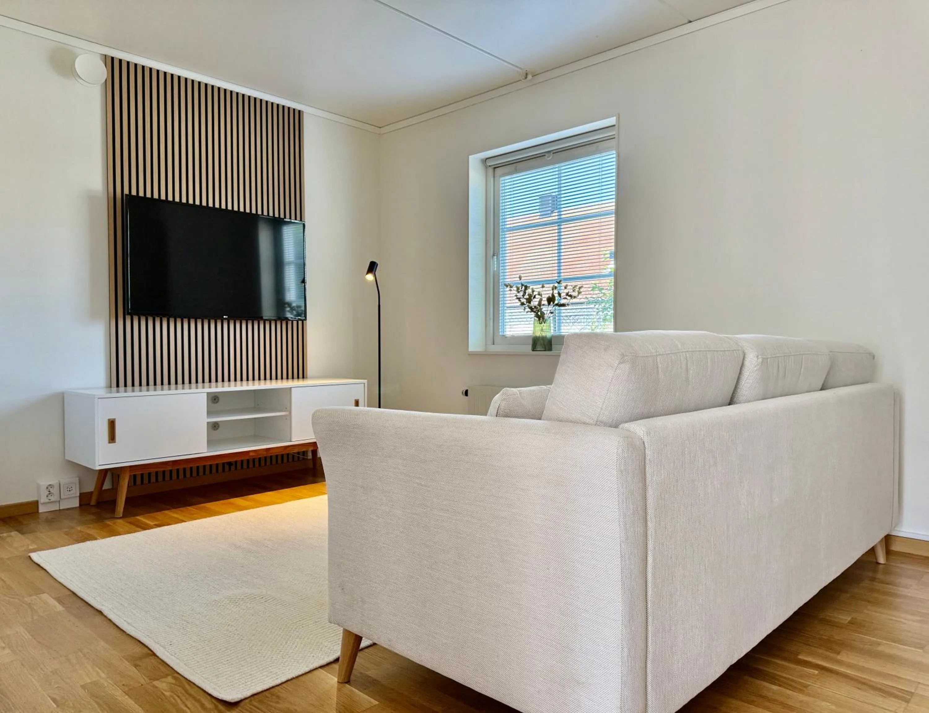 Easy Livin' Apartment Hotel