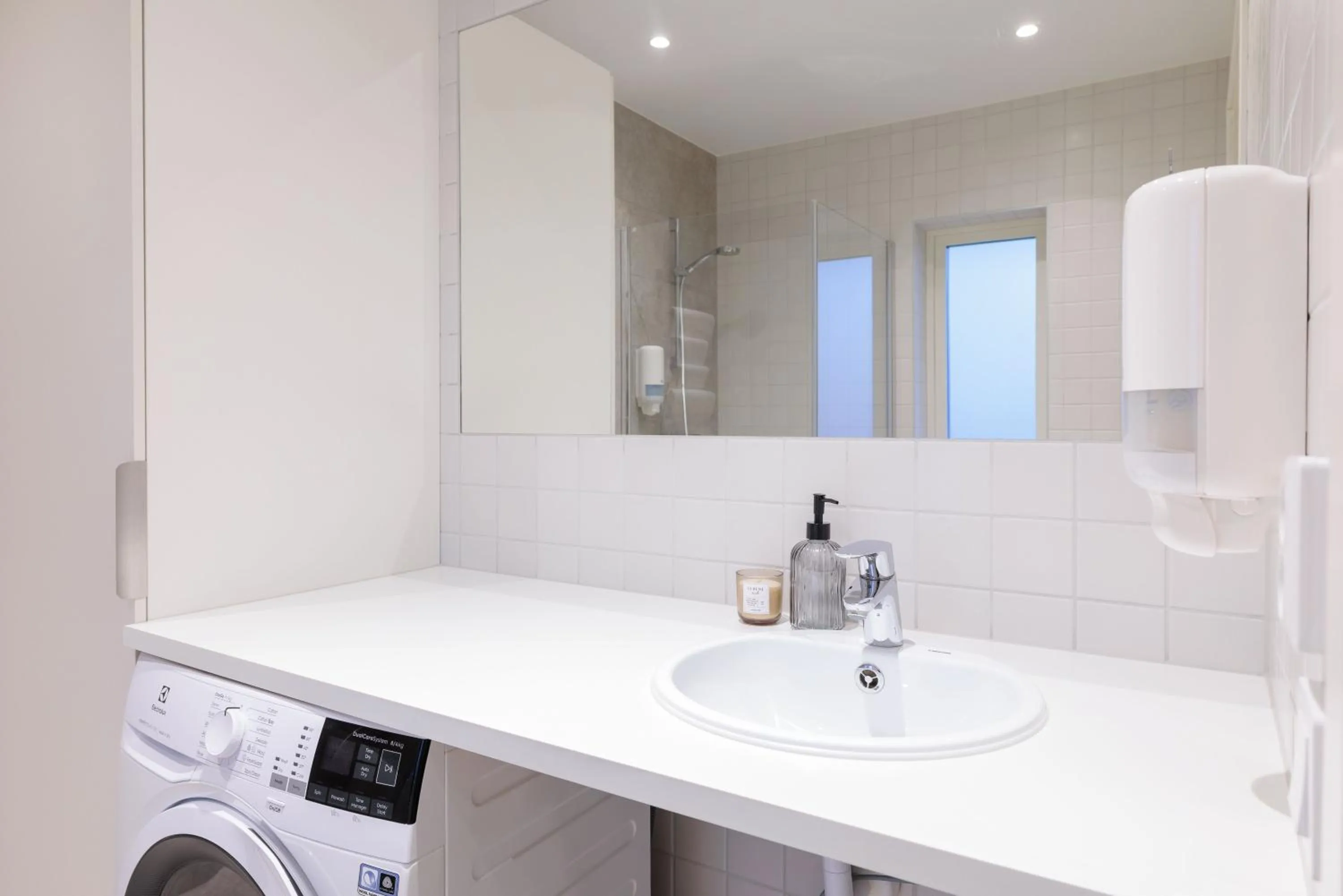 Bathroom in Easy Livin' Apartment Hotel