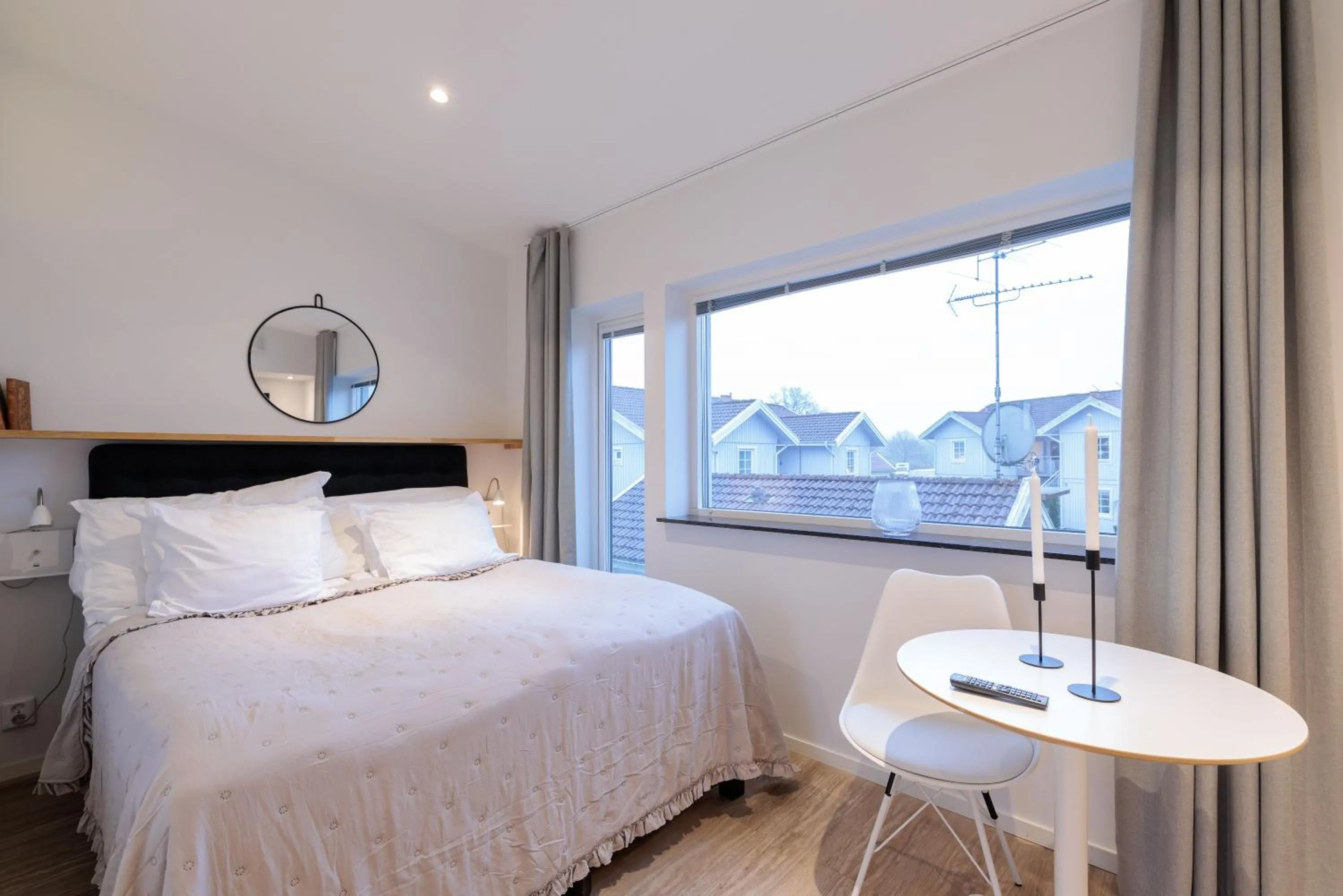 Photo of the whole room, Bed in Easy Livin' Apartment Hotel