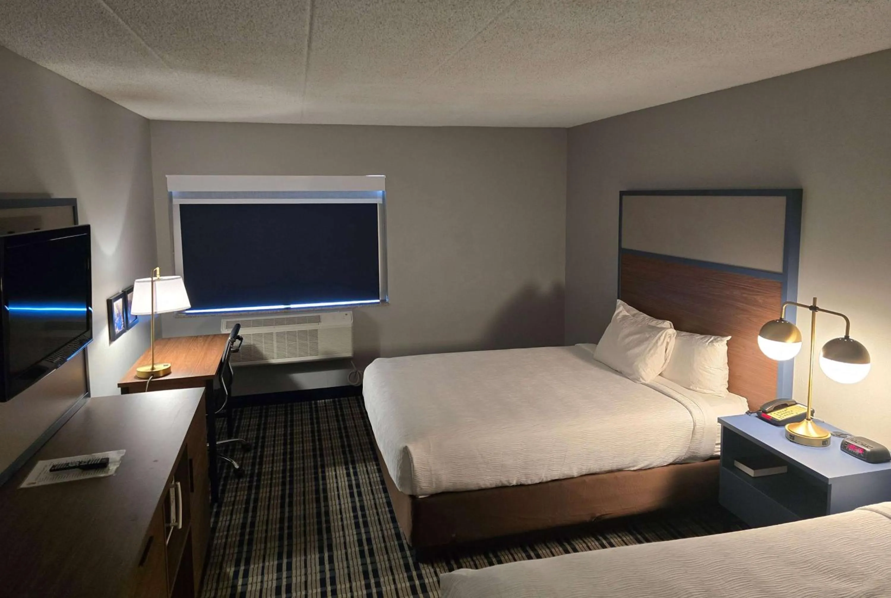 Photo of the whole room, Bed in AmericInn by Wyndham Beloit