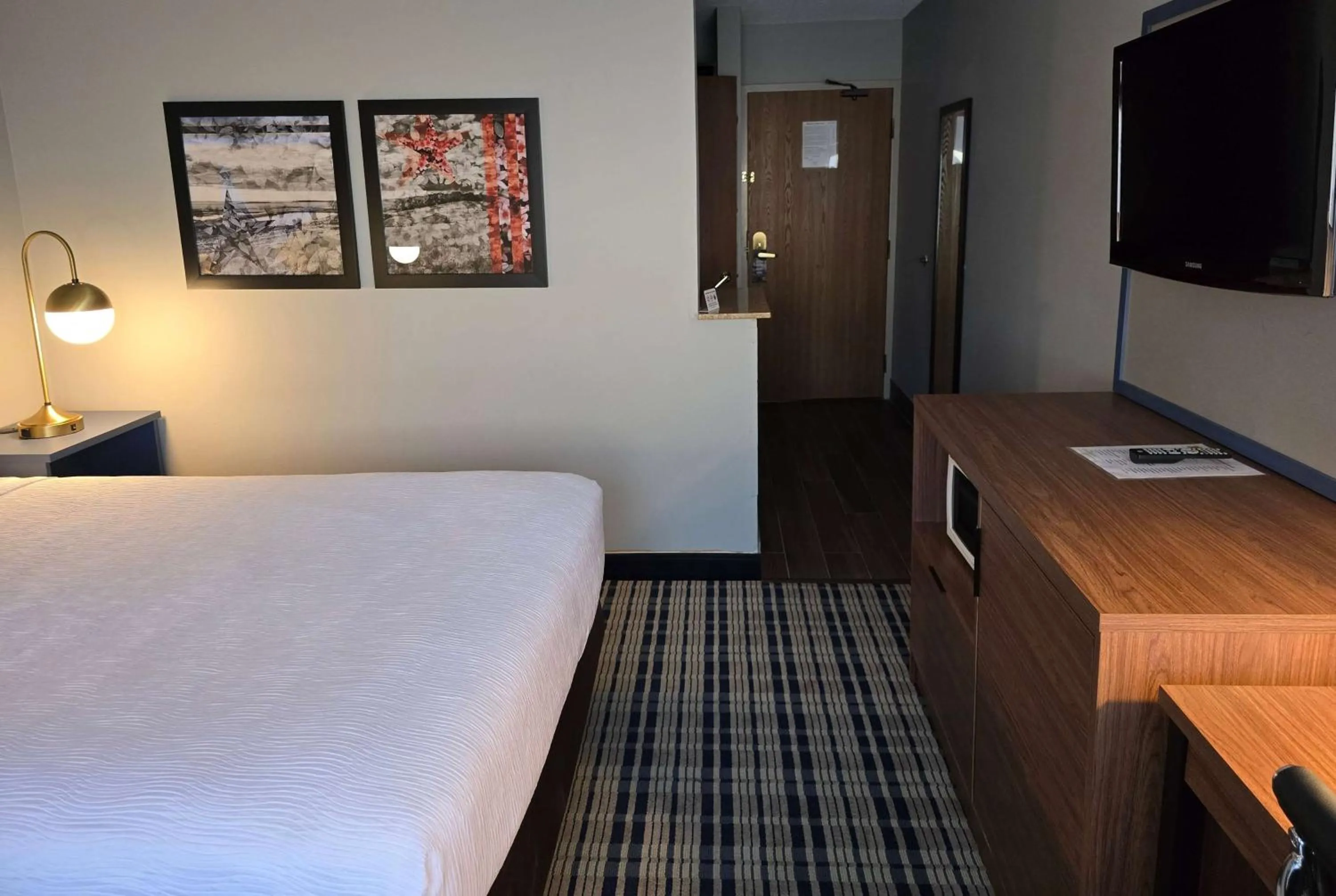 Photo of the whole room, Bed in AmericInn by Wyndham Beloit