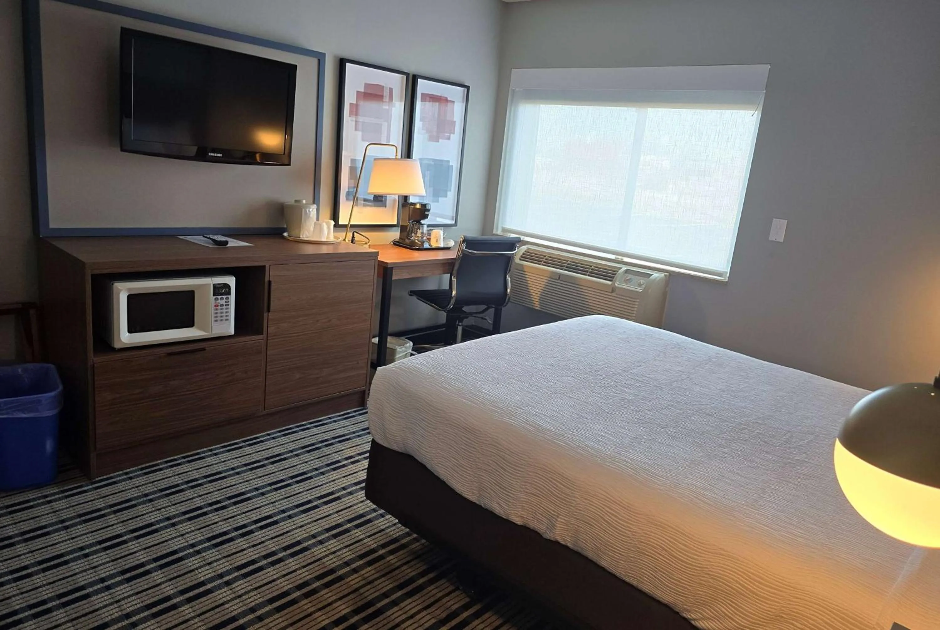 Photo of the whole room, Bed in AmericInn by Wyndham Beloit