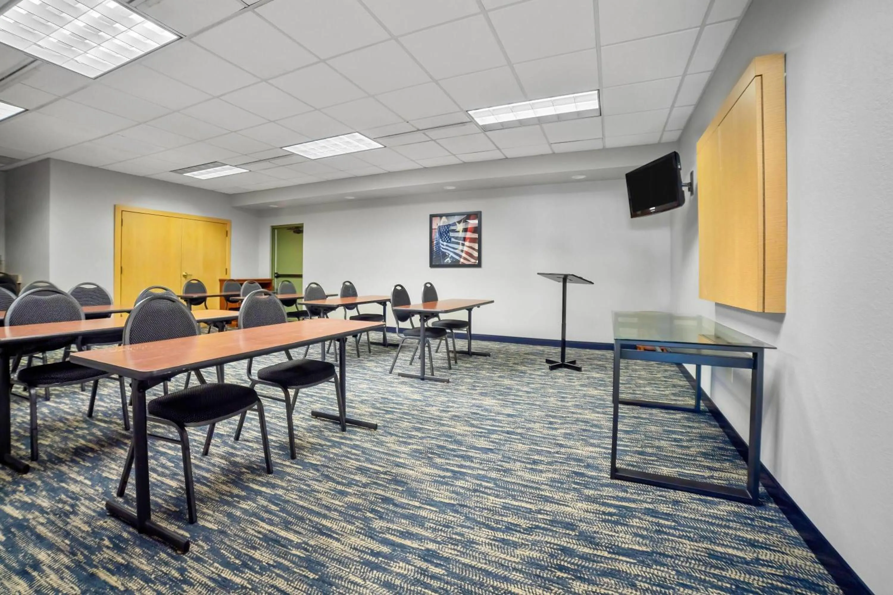 Meeting/conference room in AmericInn by Wyndham Beloit