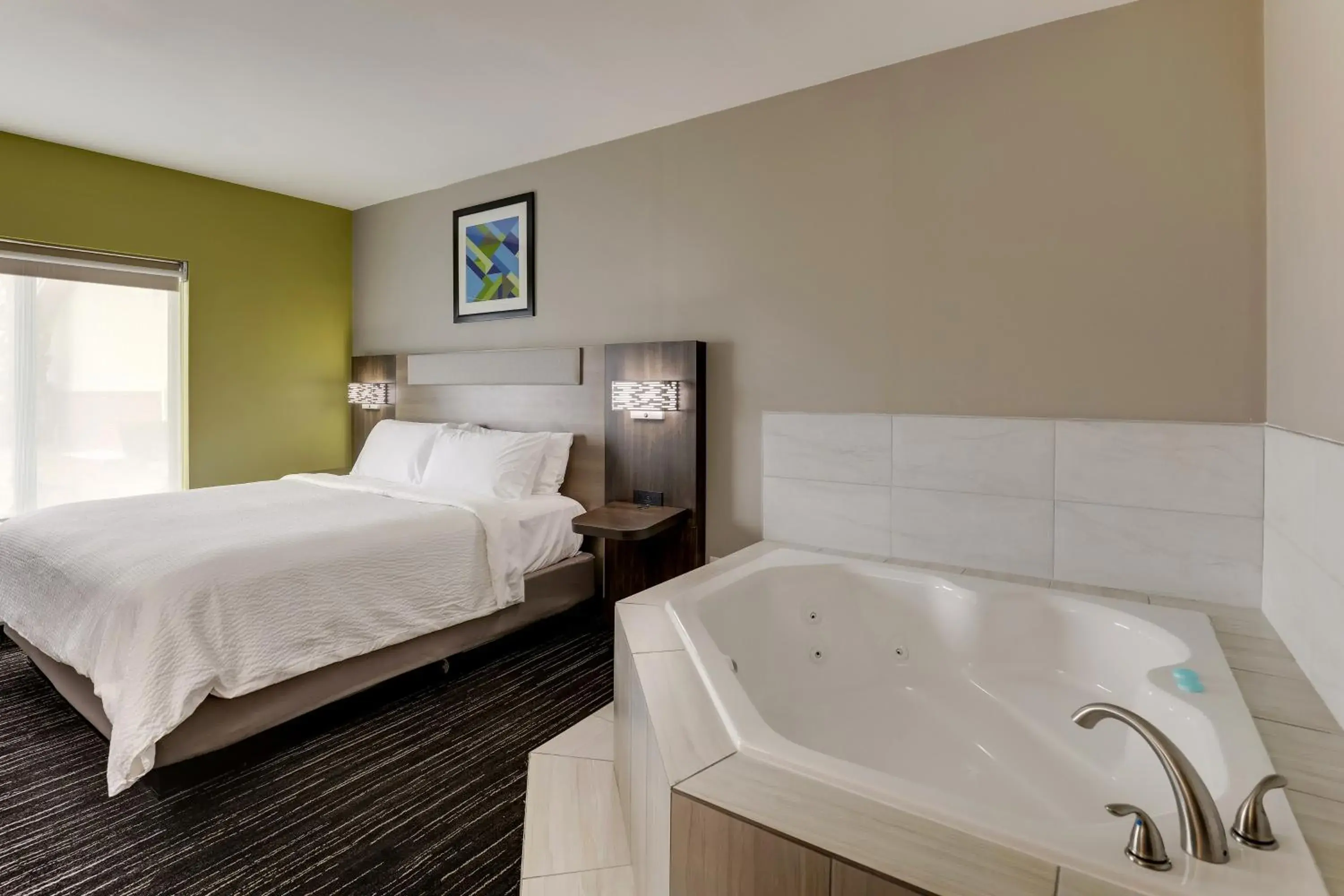Hot Tub, Bed in Holiday Inn Express Hotel & Suites Bryan-Montpelier by IHG Hot Tub, Bed in Holiday Inn Express Hotel & Suites Bryan-Montpelier by IHG