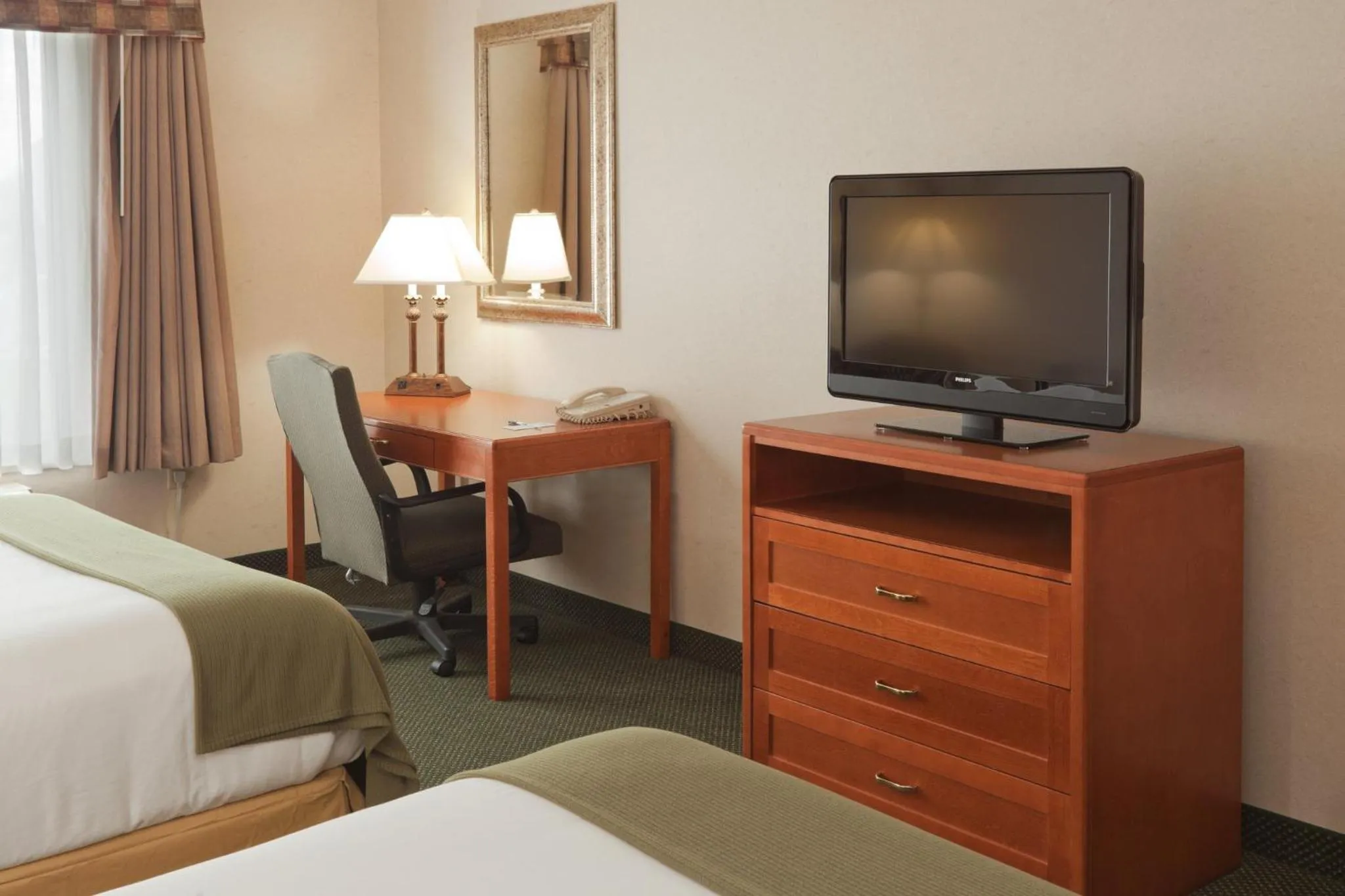 Photo of the whole room, Bed in Holiday Inn Express Hotel & Suites Bryan-Montpelier by IHG