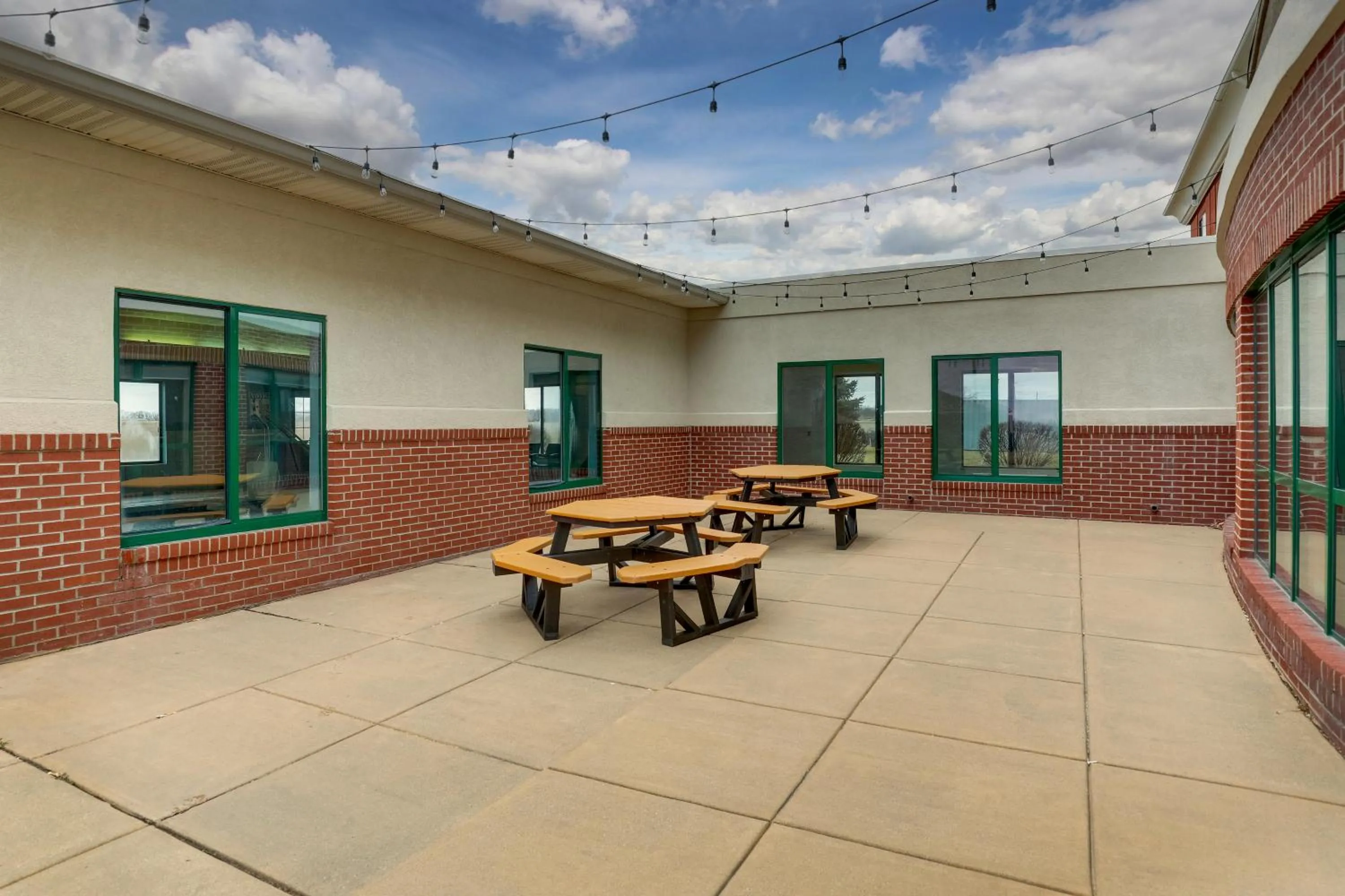 Patio in Holiday Inn Express Hotel & Suites Bryan-Montpelier by IHG