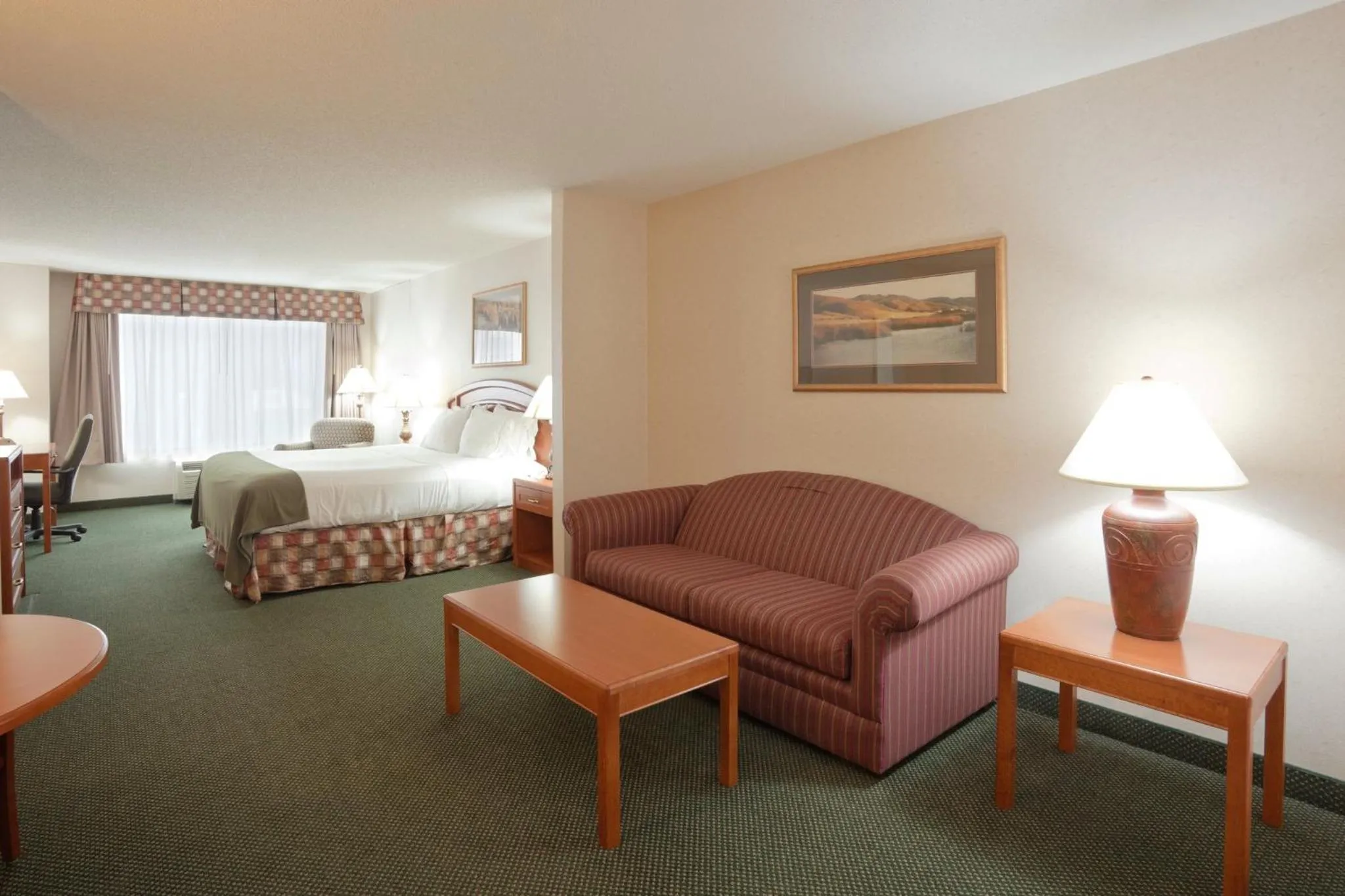 Photo of the whole room, Bed in Holiday Inn Express Hotel & Suites Bryan-Montpelier by IHG