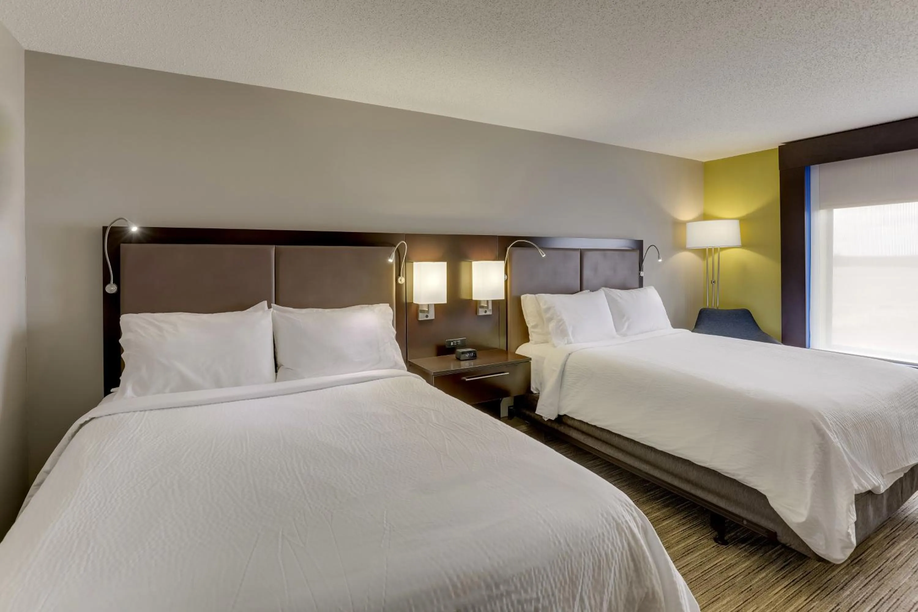Bed in Holiday Inn Express Hotel & Suites Bryan-Montpelier by IHG
