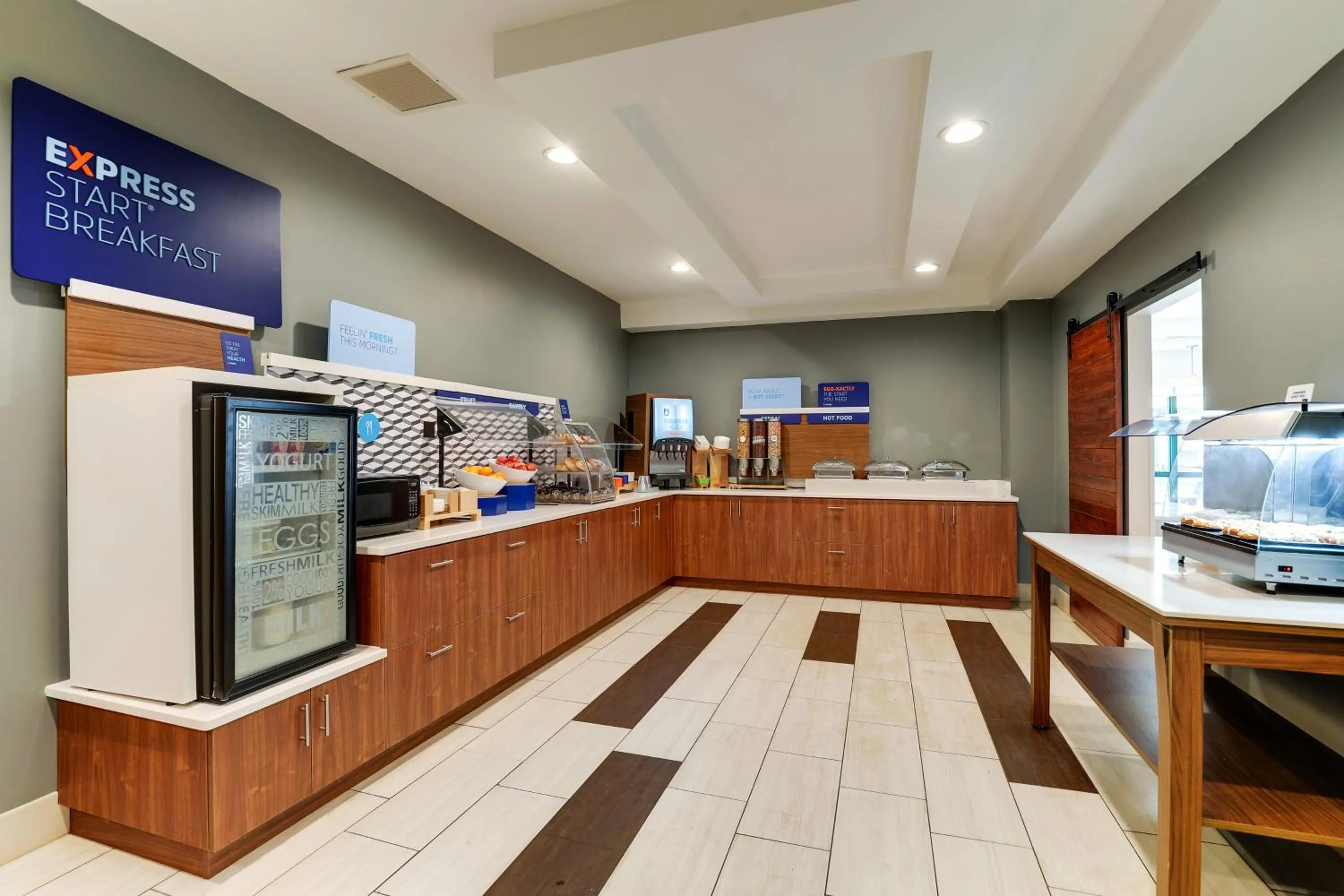 Coffee/tea facilities in Holiday Inn Express Hotel & Suites Bryan-Montpelier by IHG