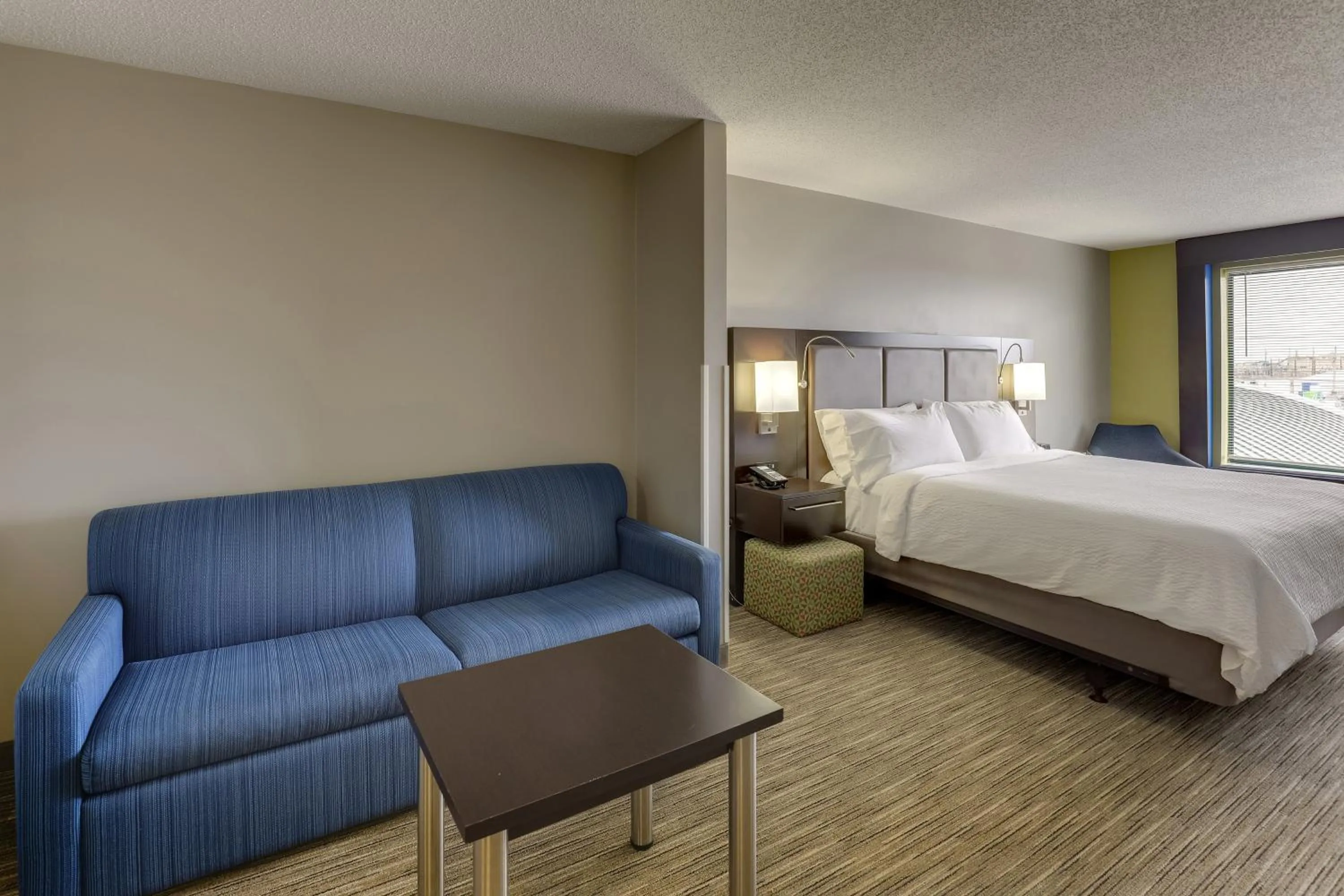 Photo of the whole room, Bed in Holiday Inn Express Hotel & Suites Bryan-Montpelier by IHG