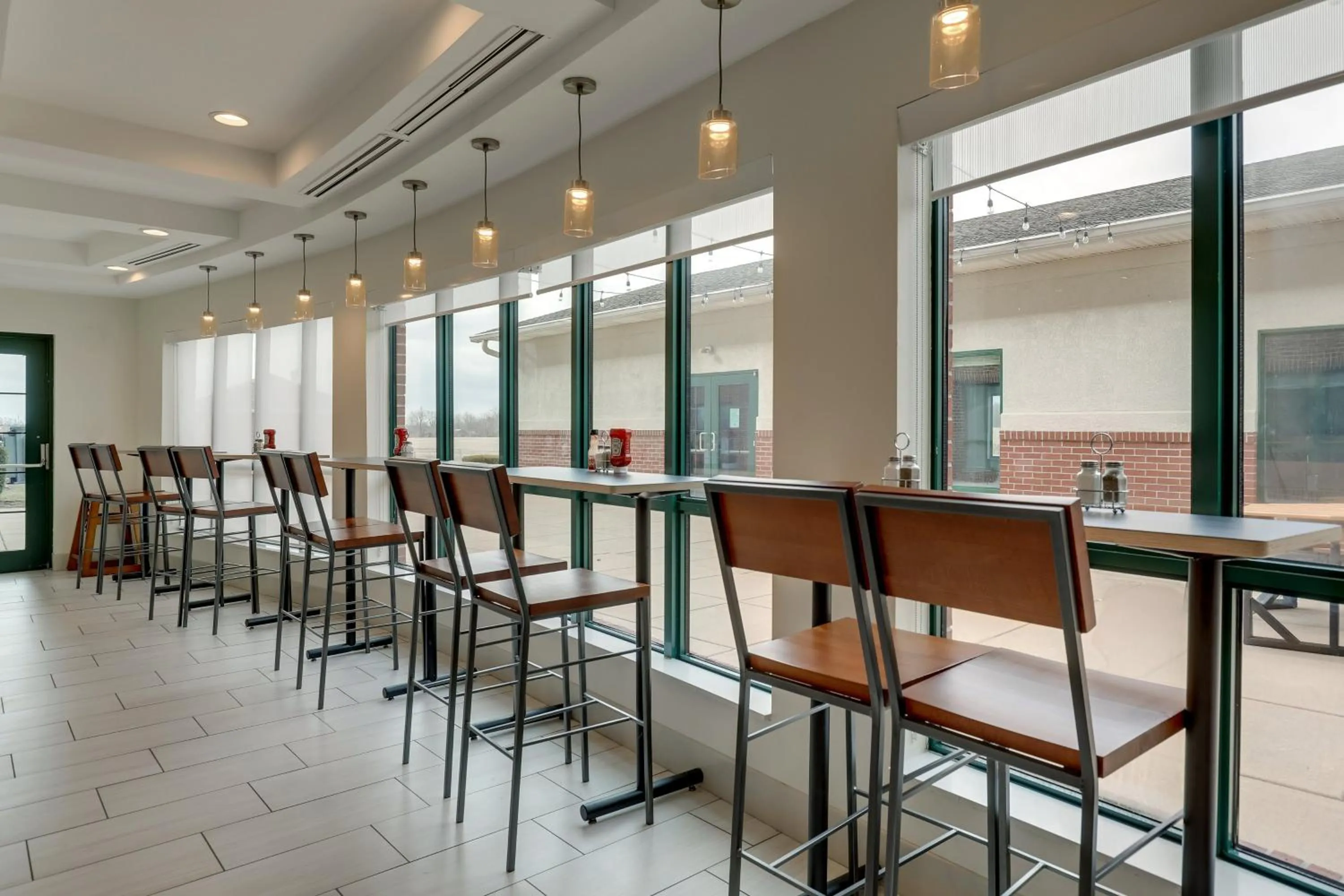 Breakfast in Holiday Inn Express Hotel & Suites Bryan-Montpelier by IHG