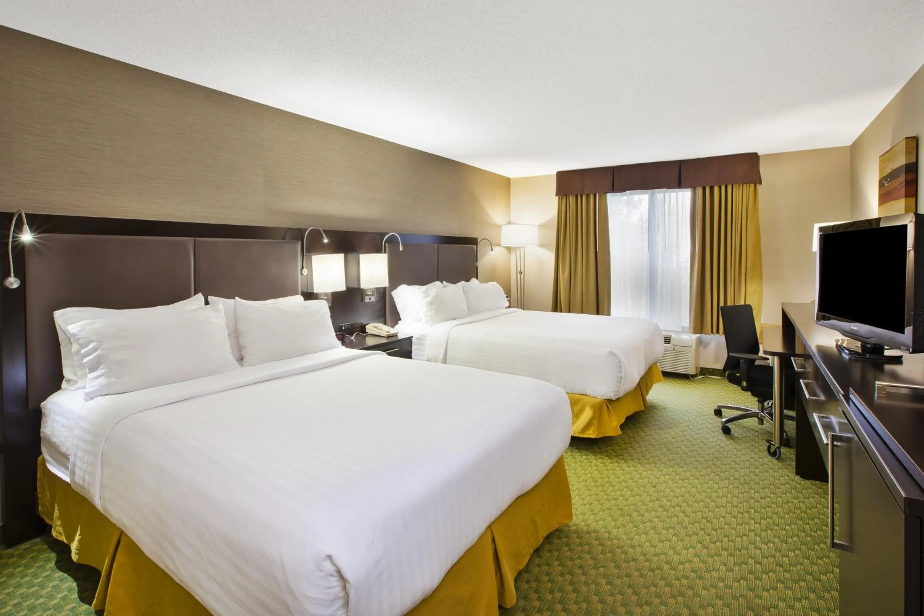 Photo of the whole room, Bed in Holiday Inn Express Hotel & Suites Bryan-Montpelier by IHG