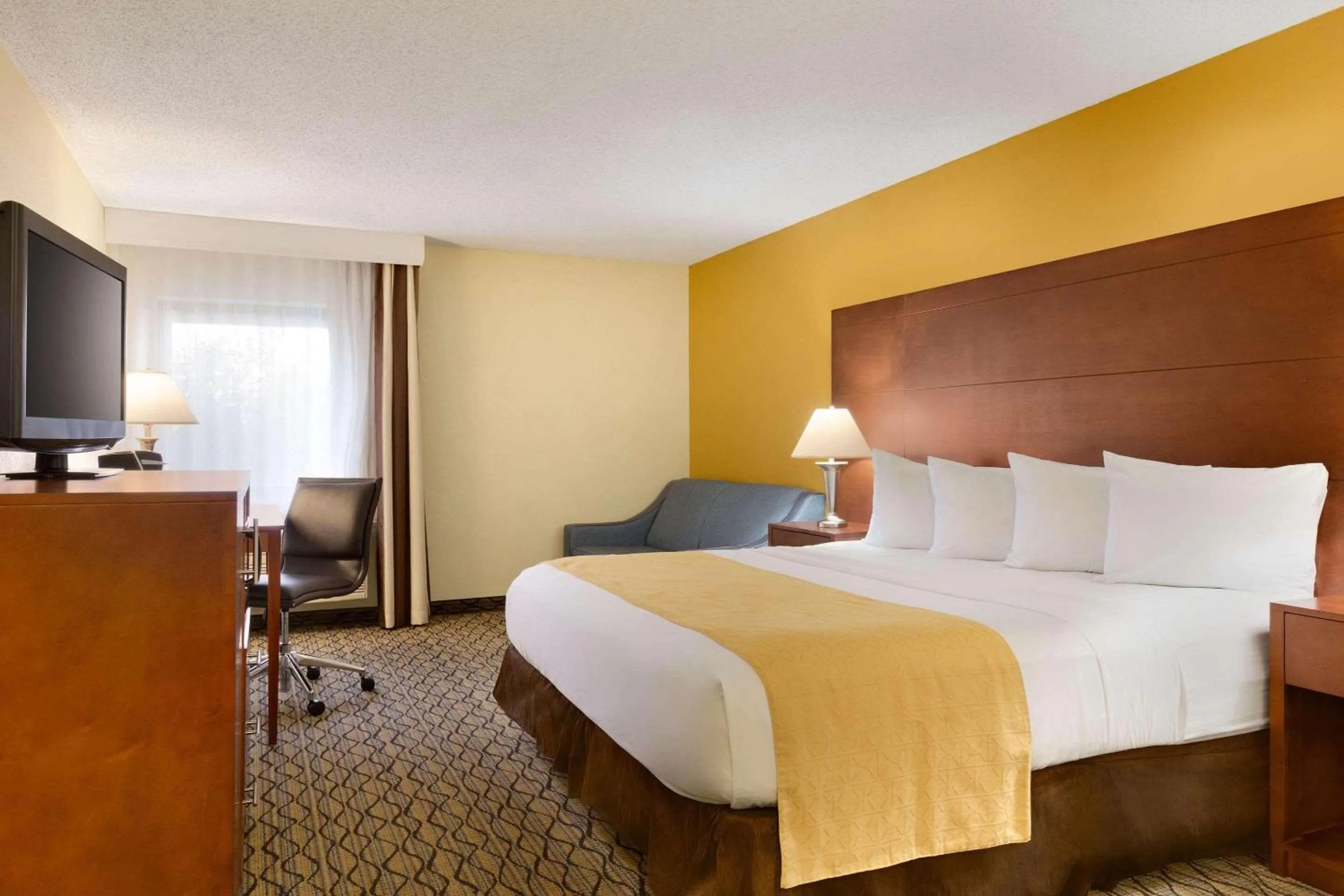 Bed in Country Inn & Suites by Radisson, Mishawaka, IN