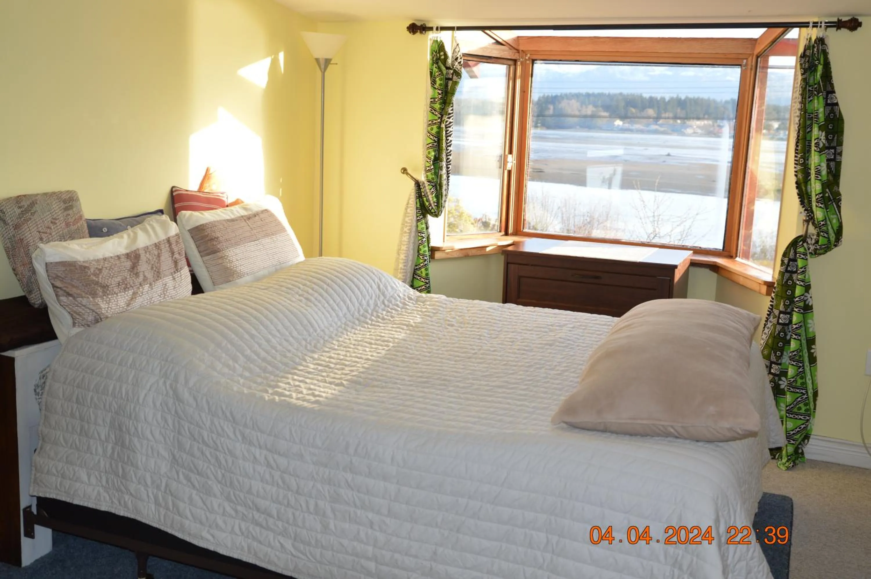 Bed in Estuary House Reflexology B&B