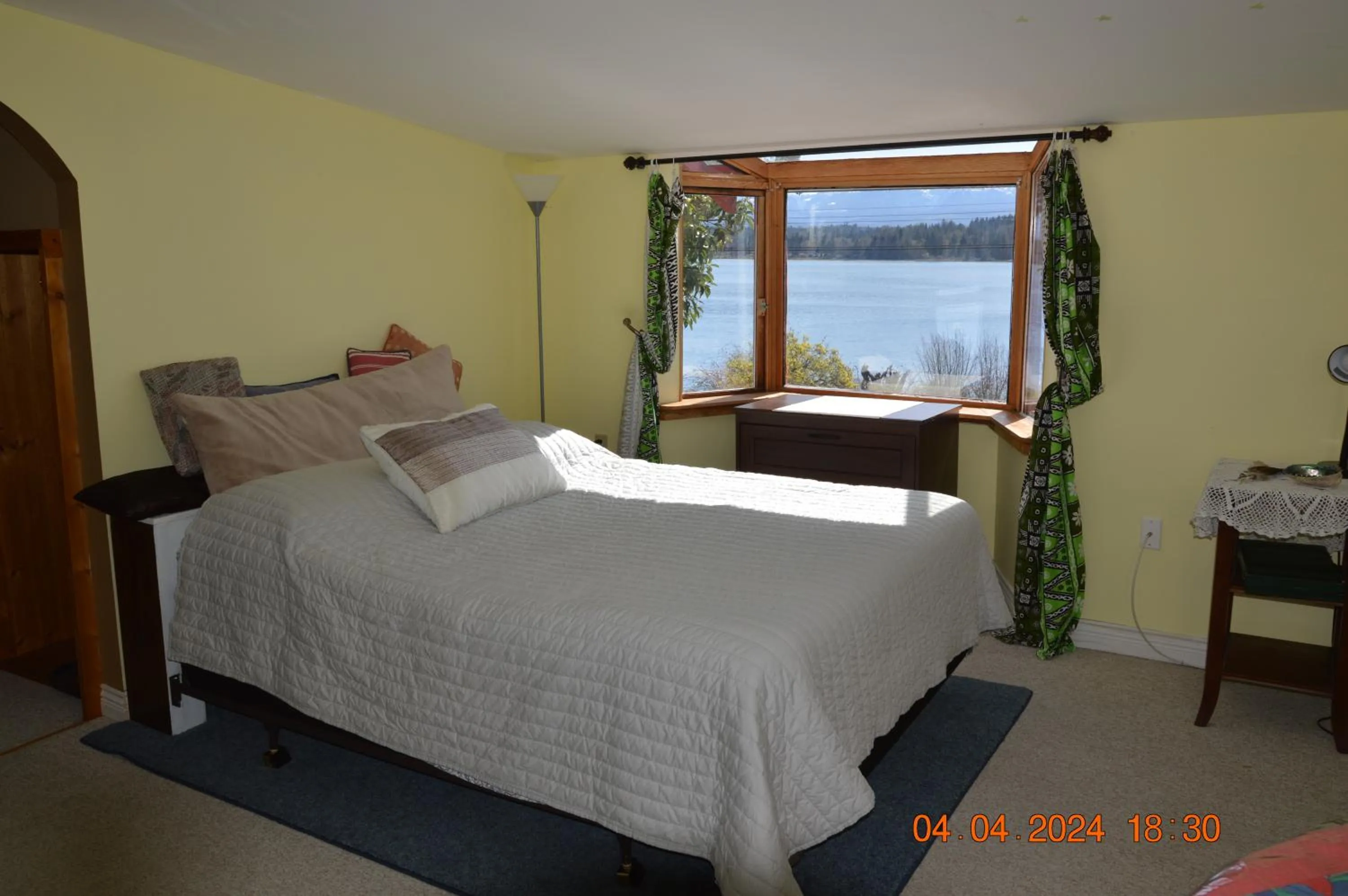 Bed in Estuary House Reflexology B&B