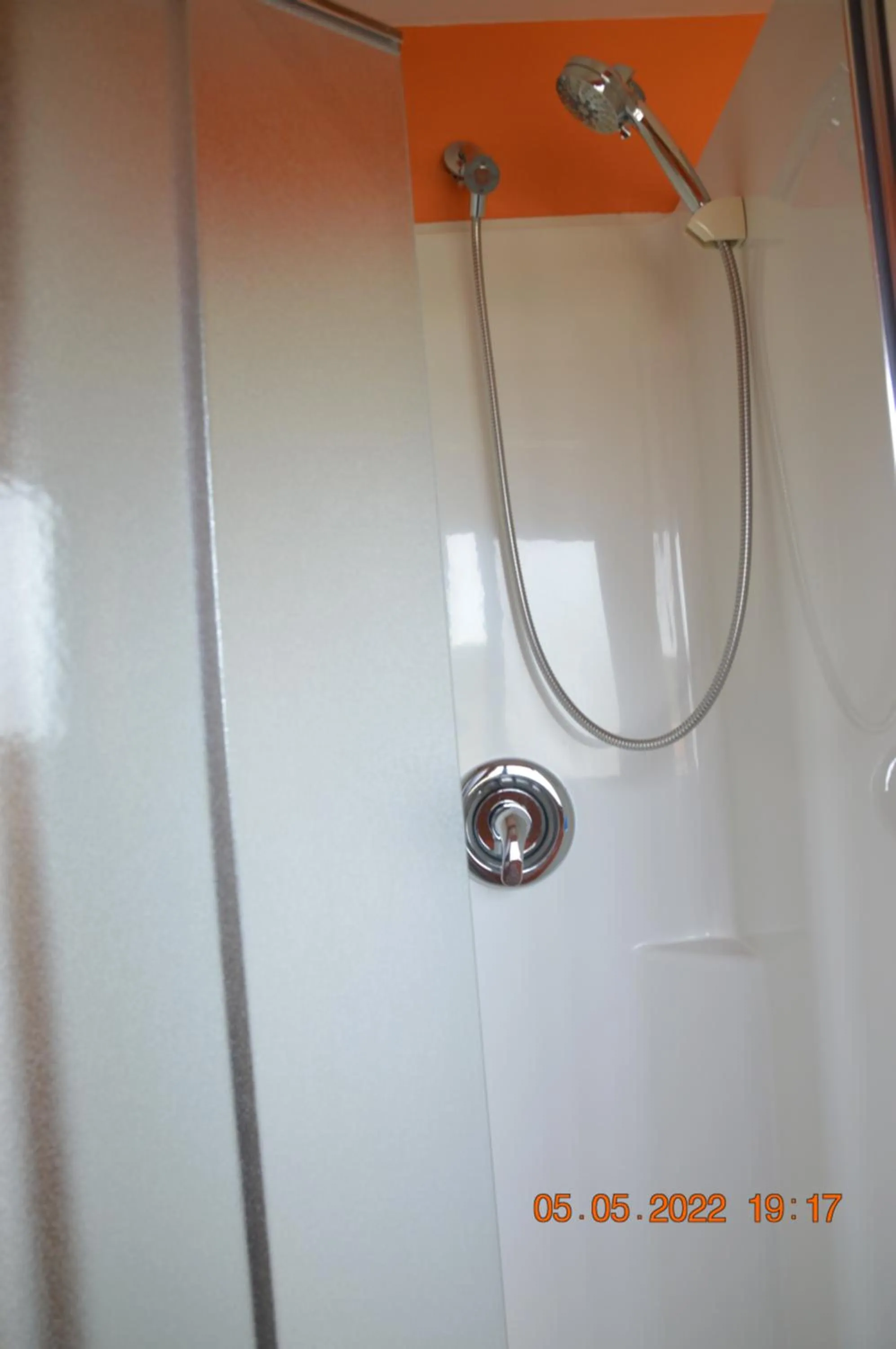 Shower in Estuary House Reflexology B&B