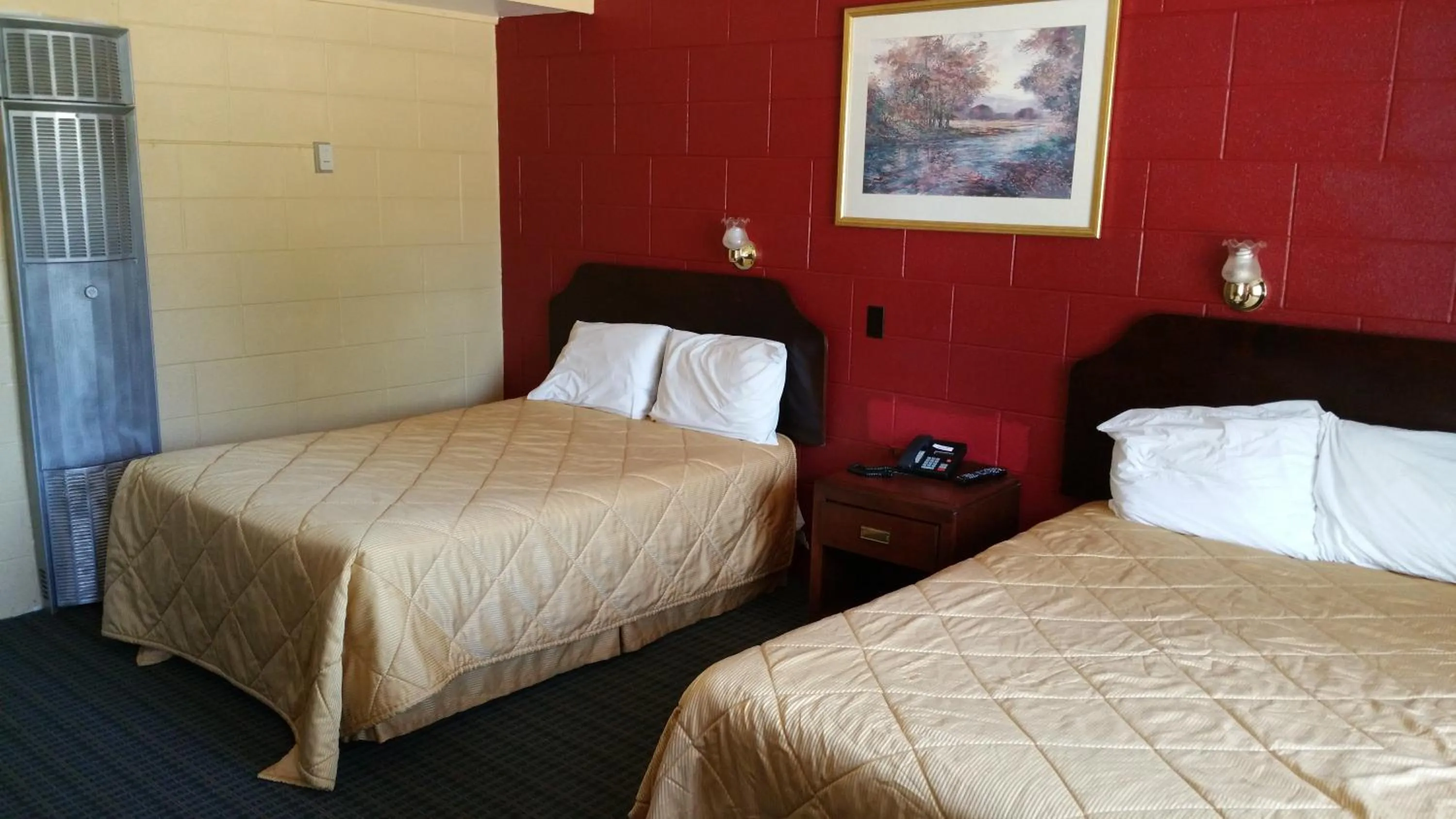 Bed in Riverview Motel