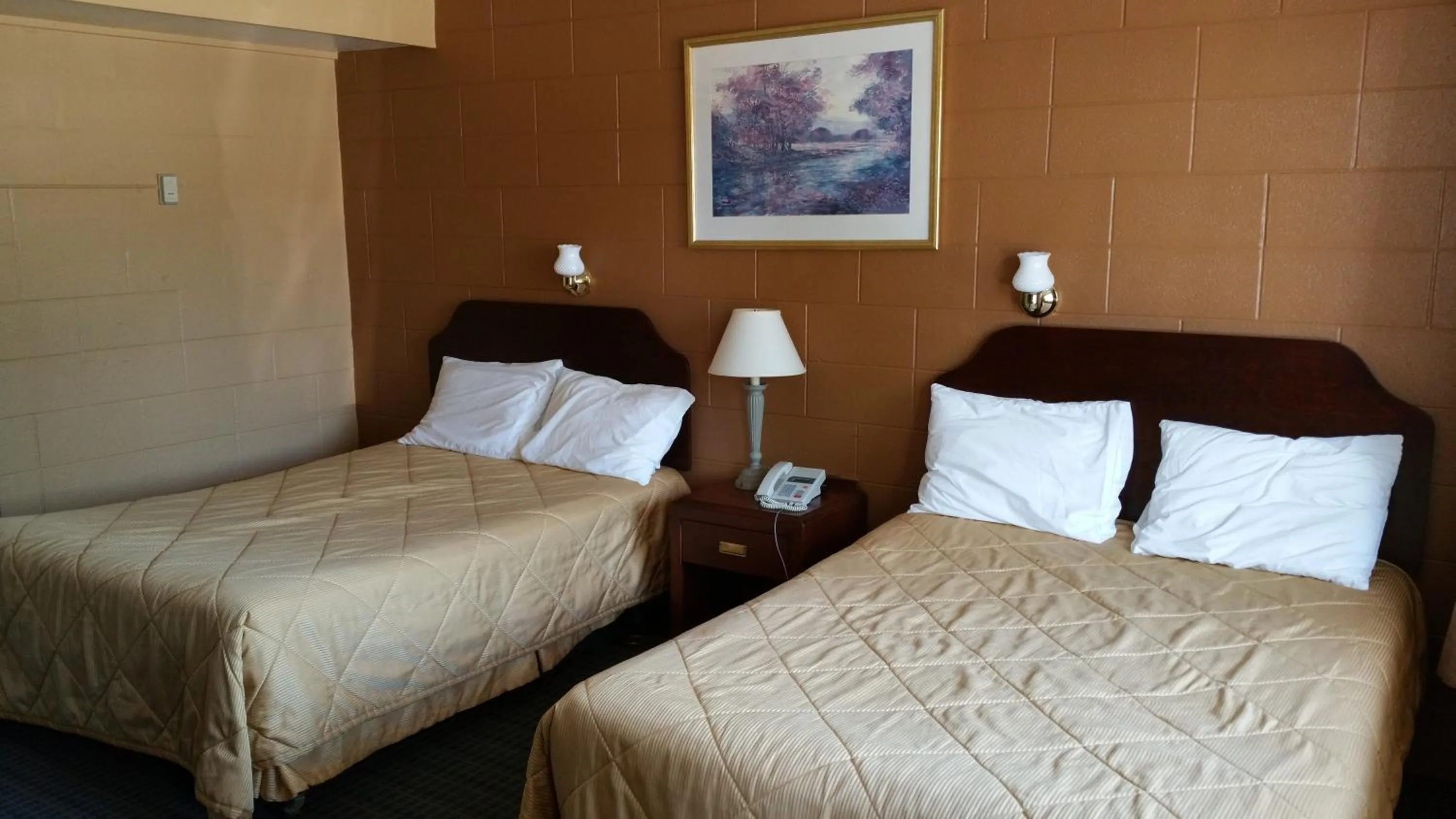 Bed in Riverview Motel