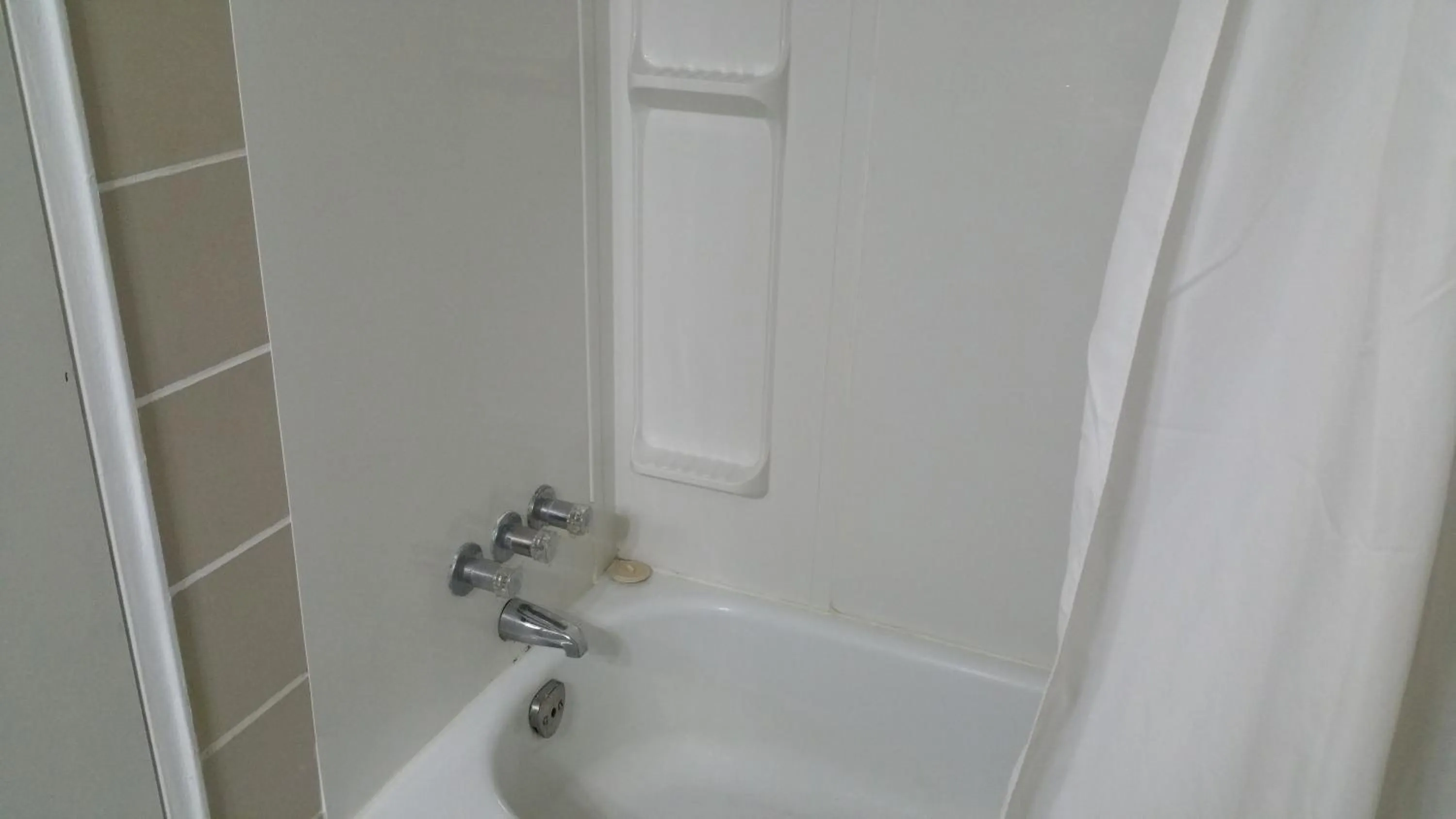 Hot Tub in Riverview Motel