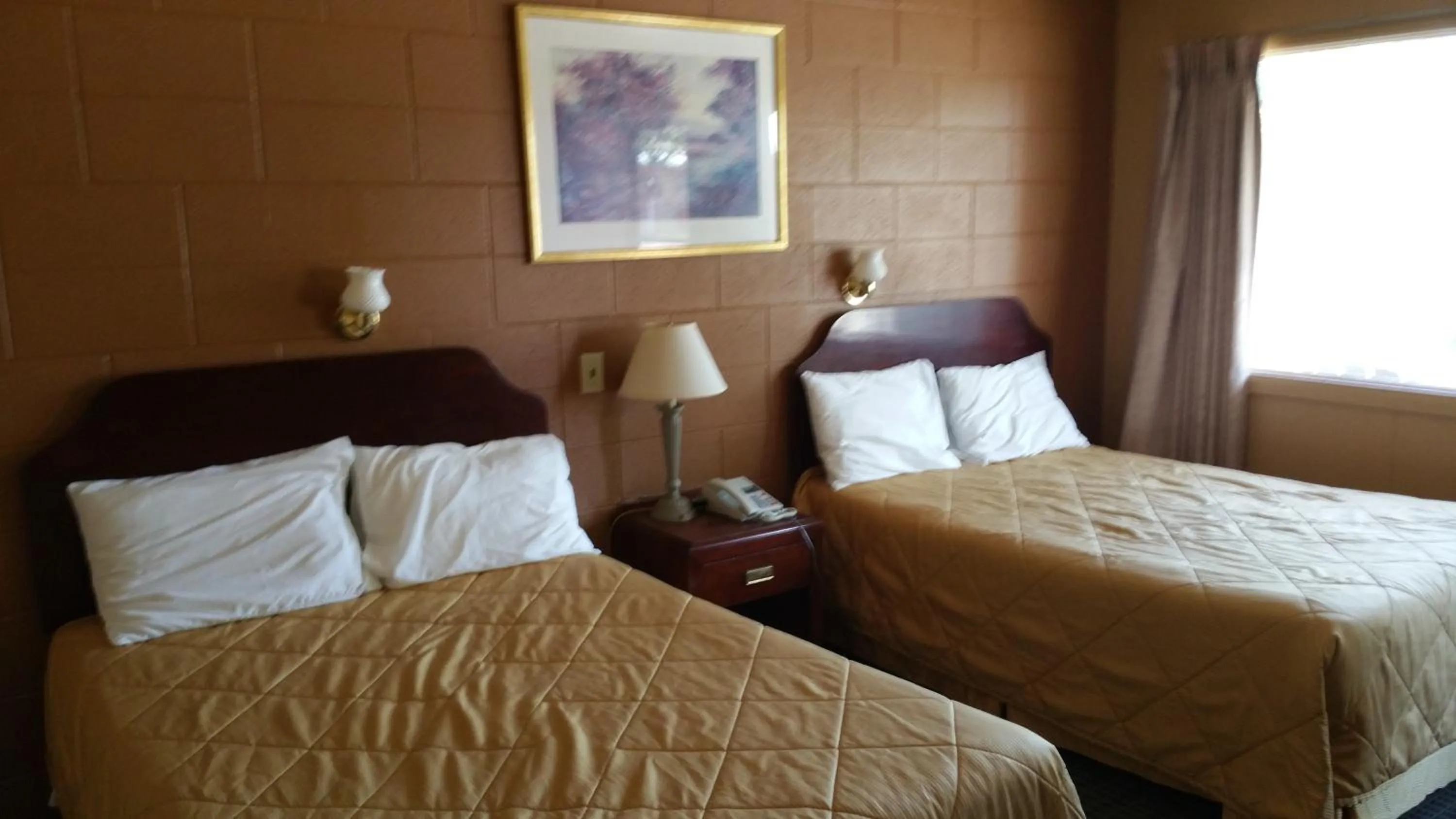 Bed in Riverview Motel