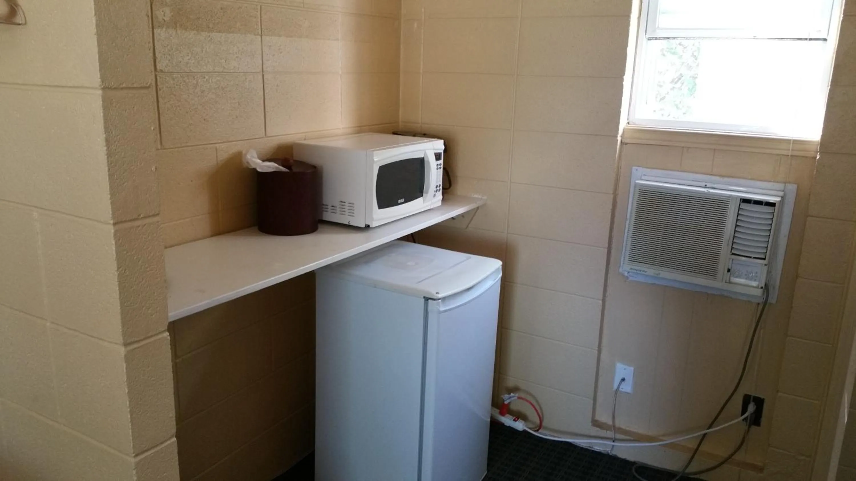 Coffee/tea facilities in Riverview Motel