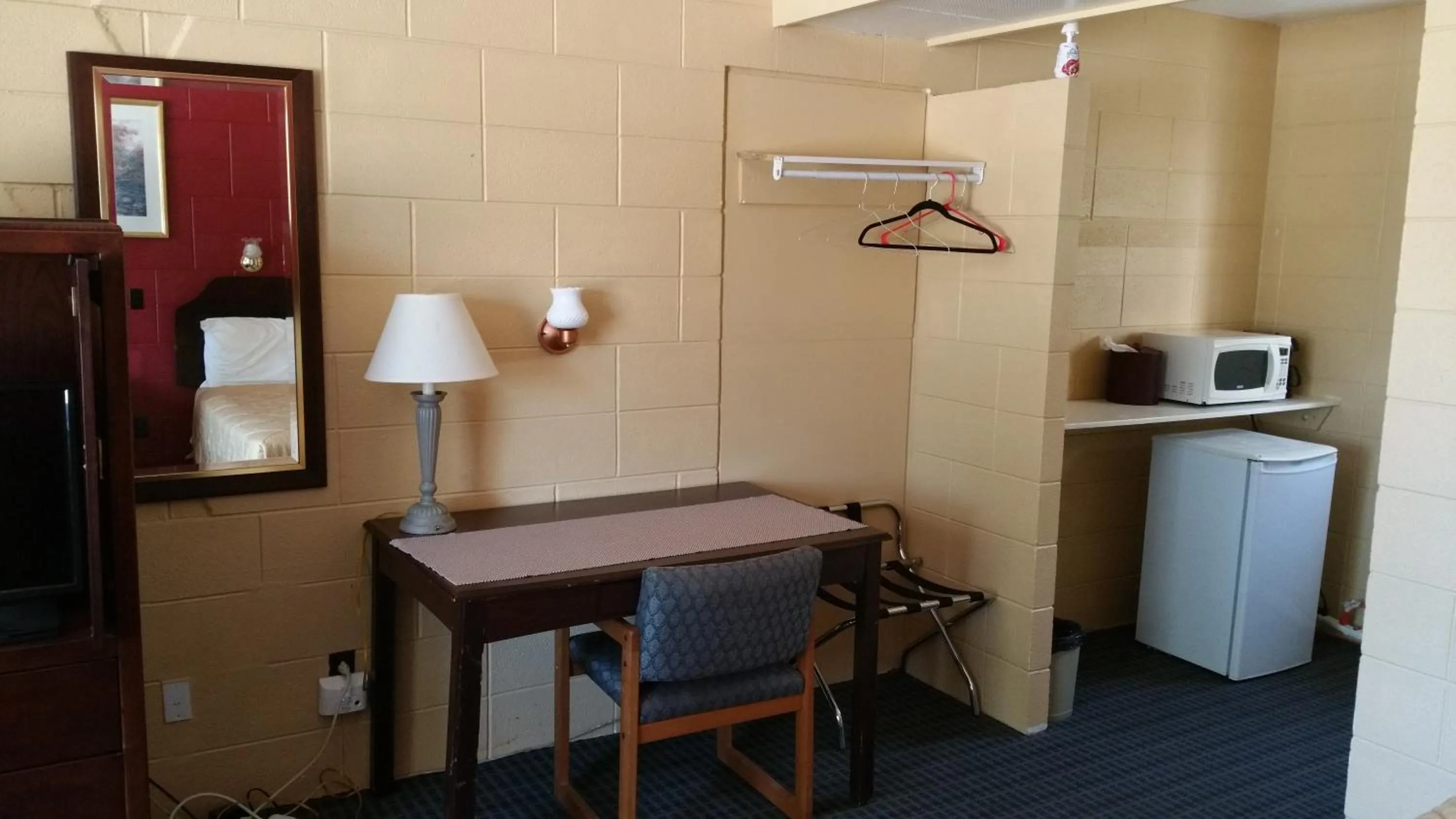 Coffee/tea facilities in Riverview Motel