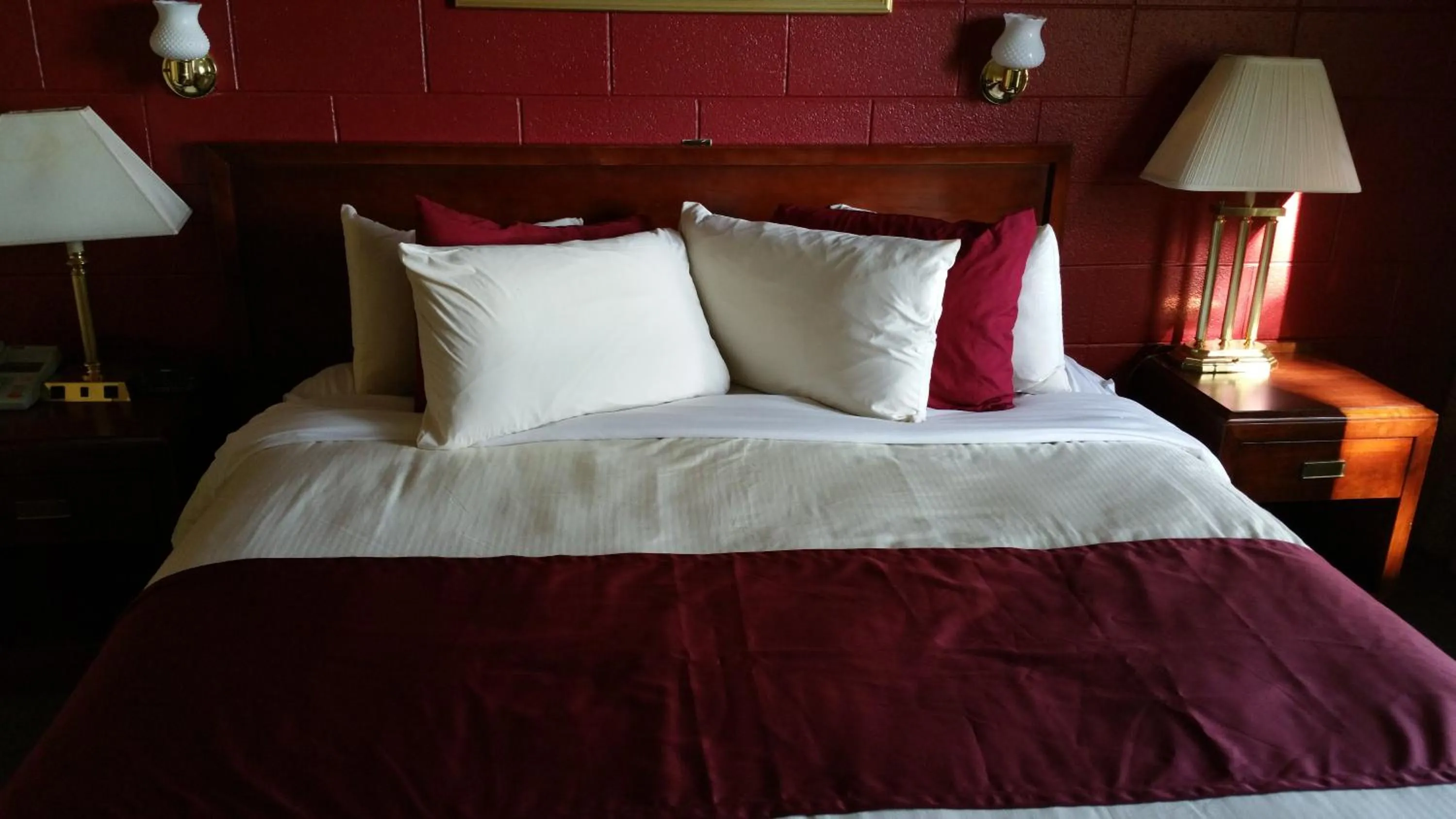 Bed in Riverview Motel