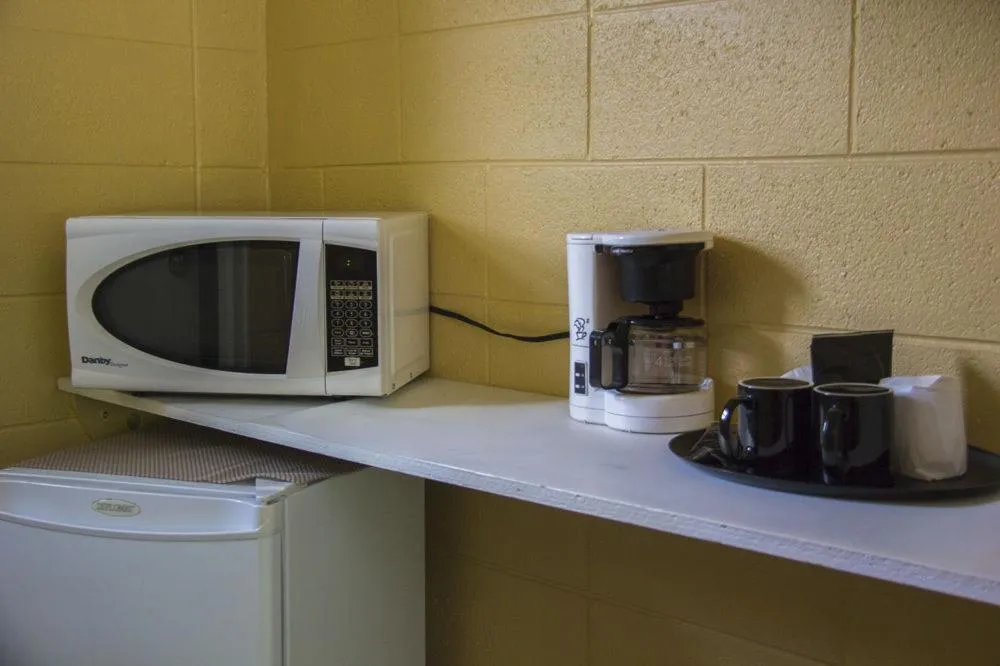 Coffee/tea facilities in Riverview Motel