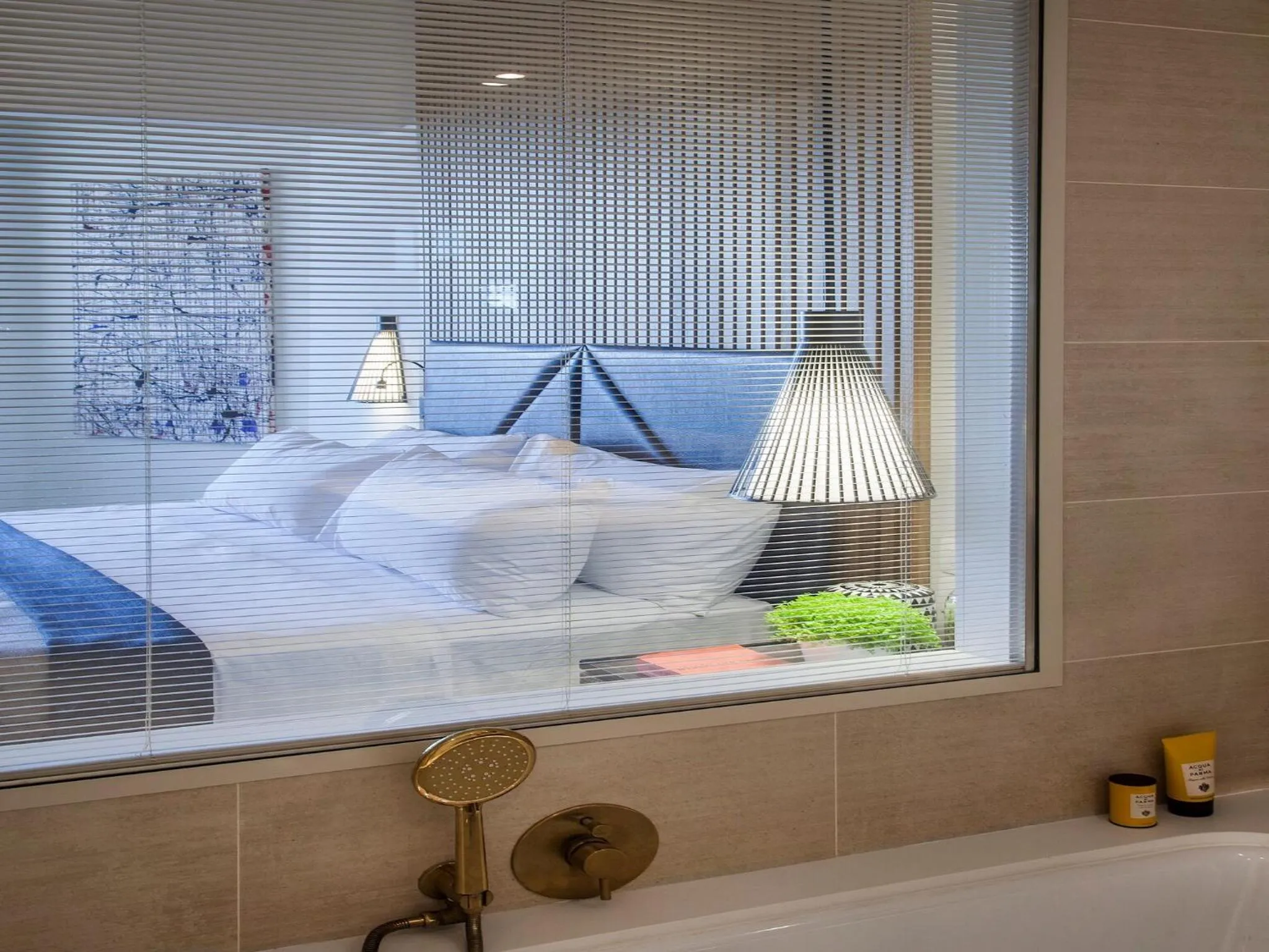 Shower, Bed in Dan Accadia Herzliya Hotel
