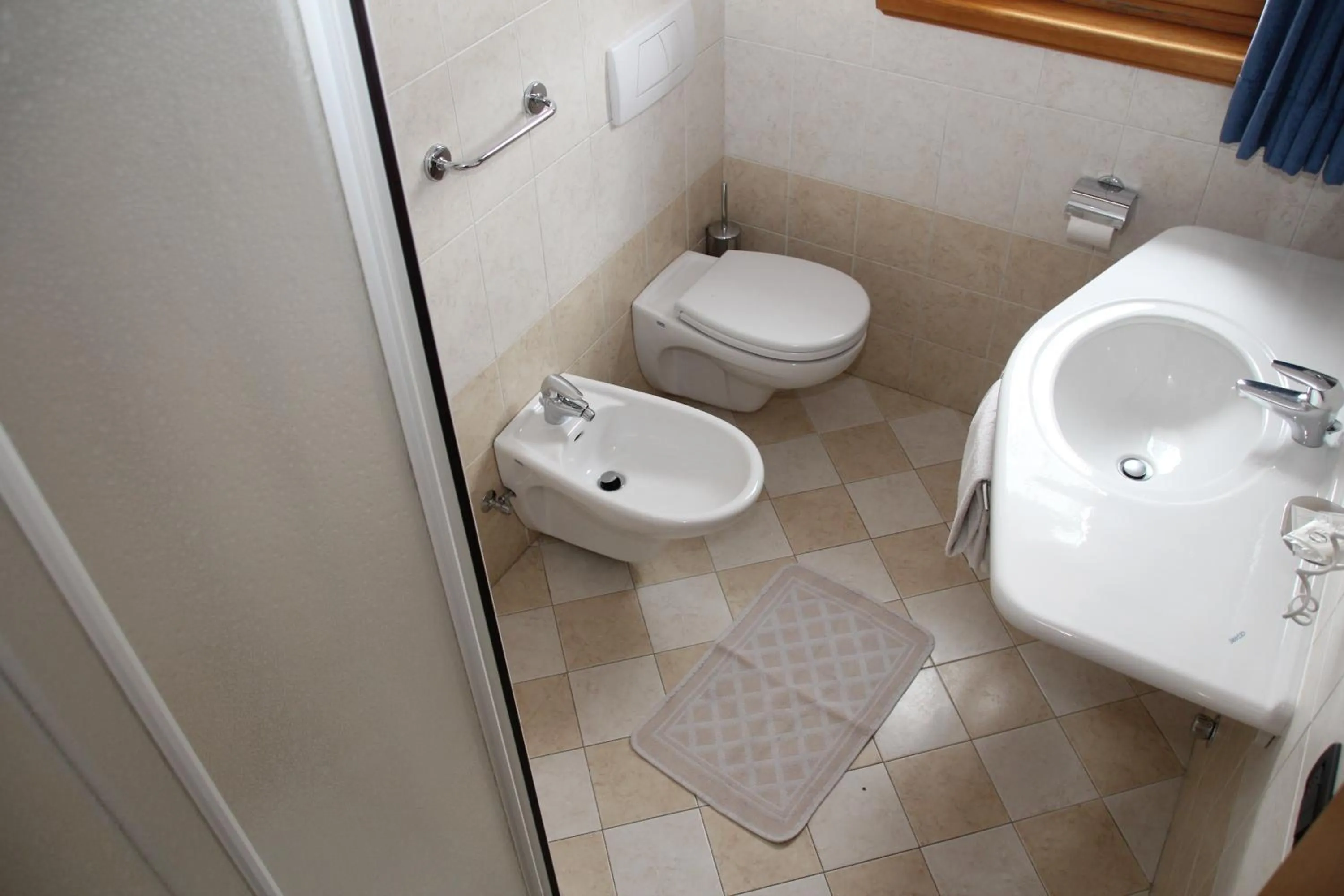 Bathroom in Albergo Caravasc