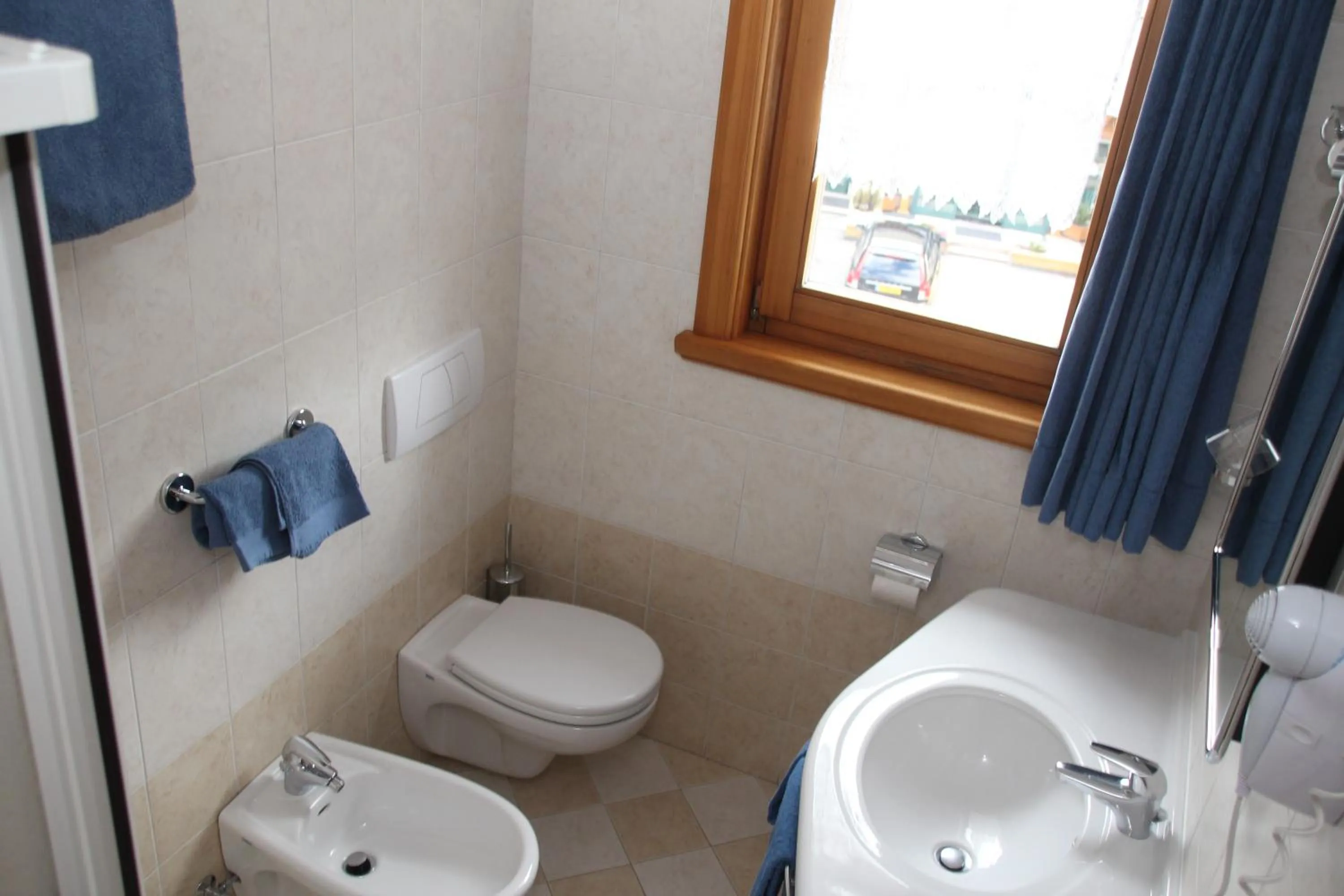 Bathroom in Albergo Caravasc
