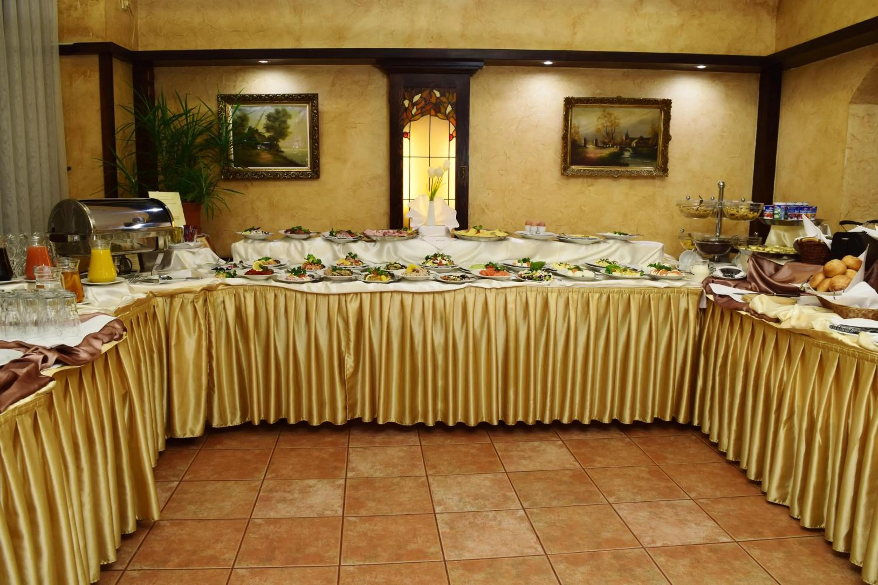 Buffet breakfast in Hotel Retman