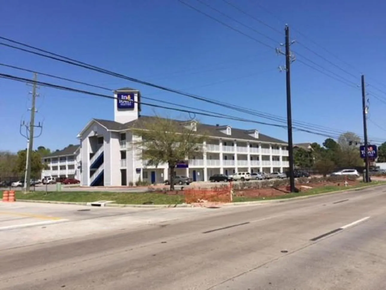 Property building in InTown Suites Extended Stay Houston TX - Stuebner Airline Rd