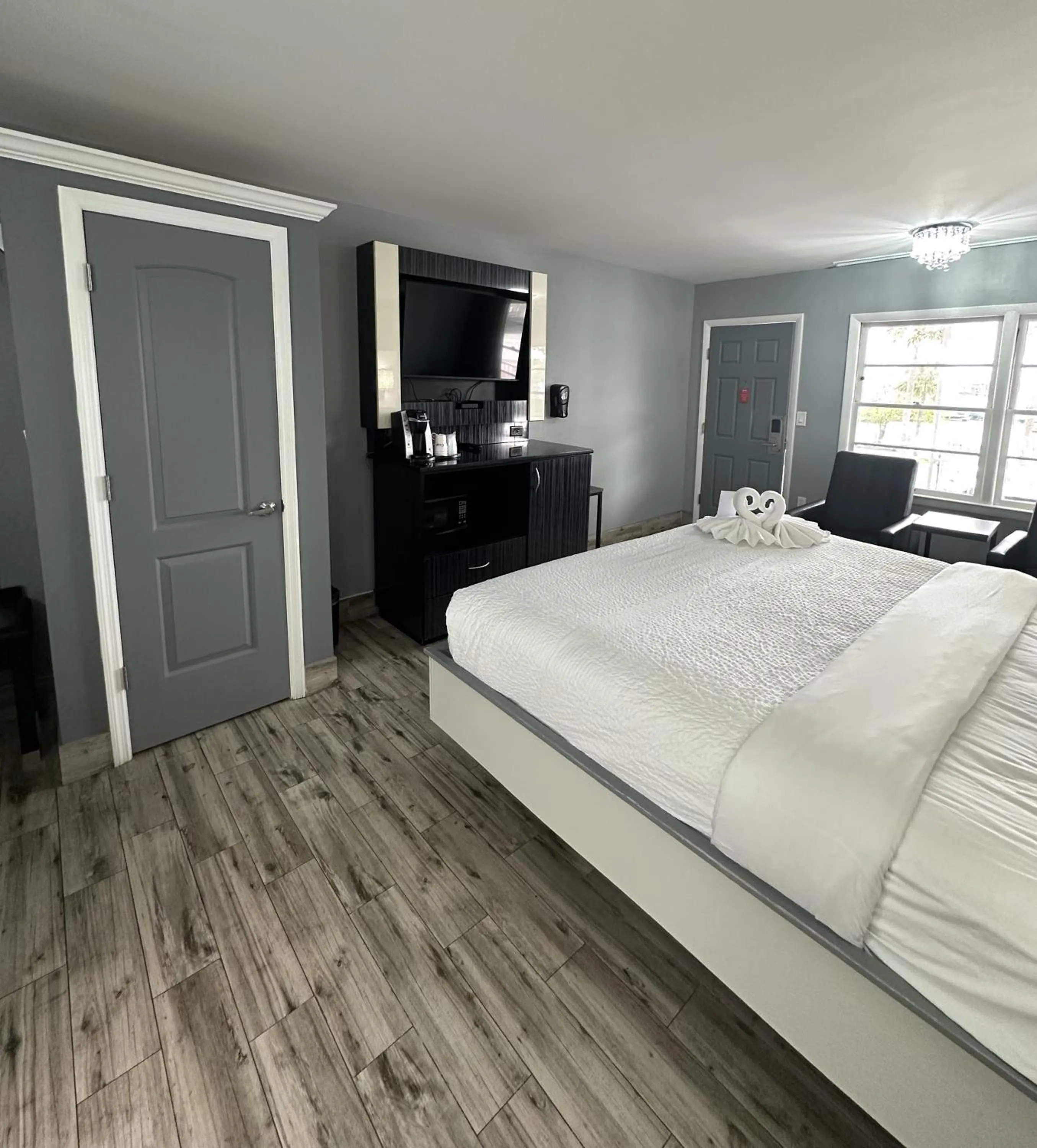 Bed in Historic Waterfront Marion Motor Lodge in downtown St Augustine