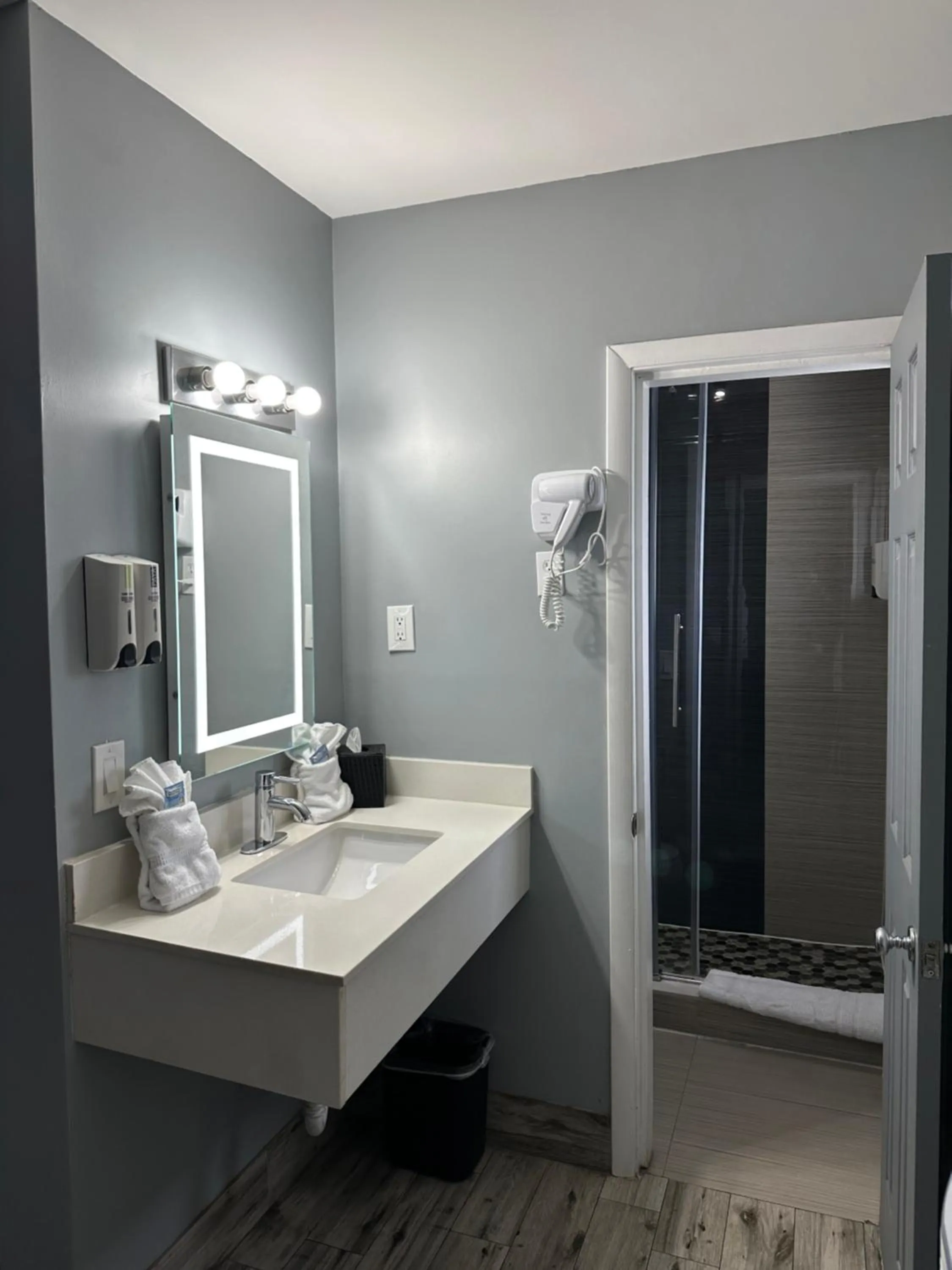 Shower in Historic Waterfront Marion Motor Lodge in downtown St Augustine