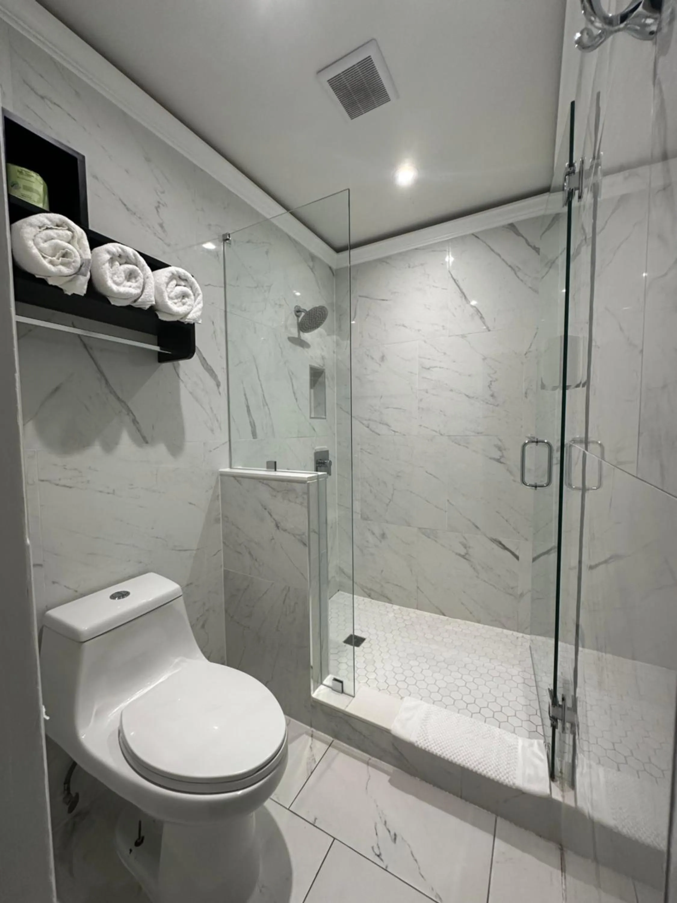 Shower in Historic Waterfront Marion Motor Lodge in downtown St Augustine