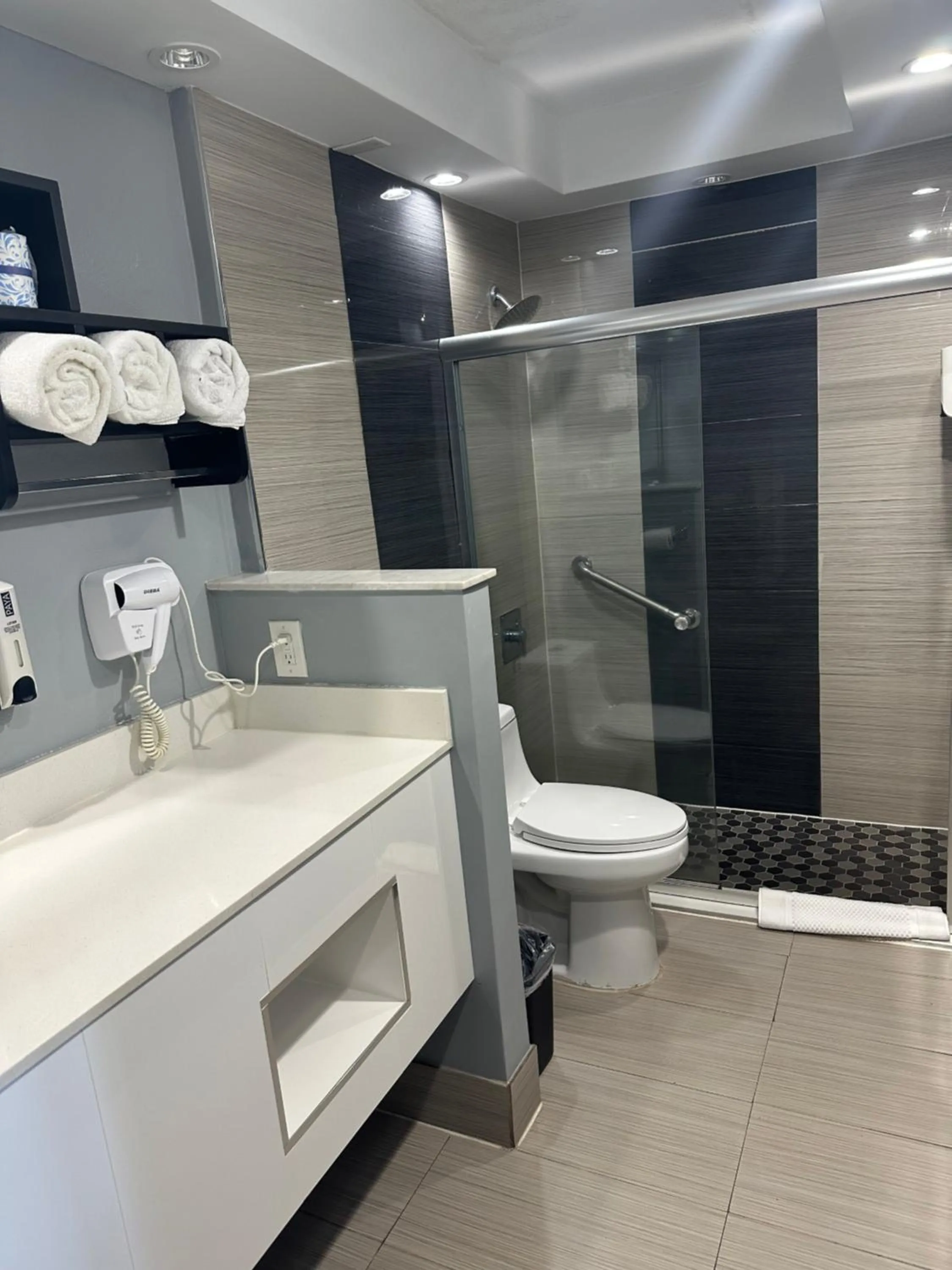 Shower in Historic Waterfront Marion Motor Lodge in downtown St Augustine