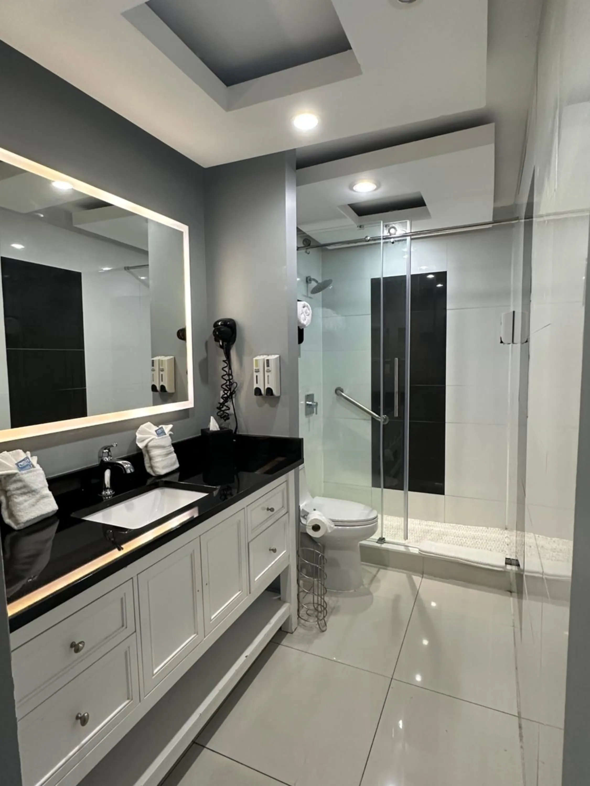 Shower in Historic Waterfront Marion Motor Lodge in downtown St Augustine